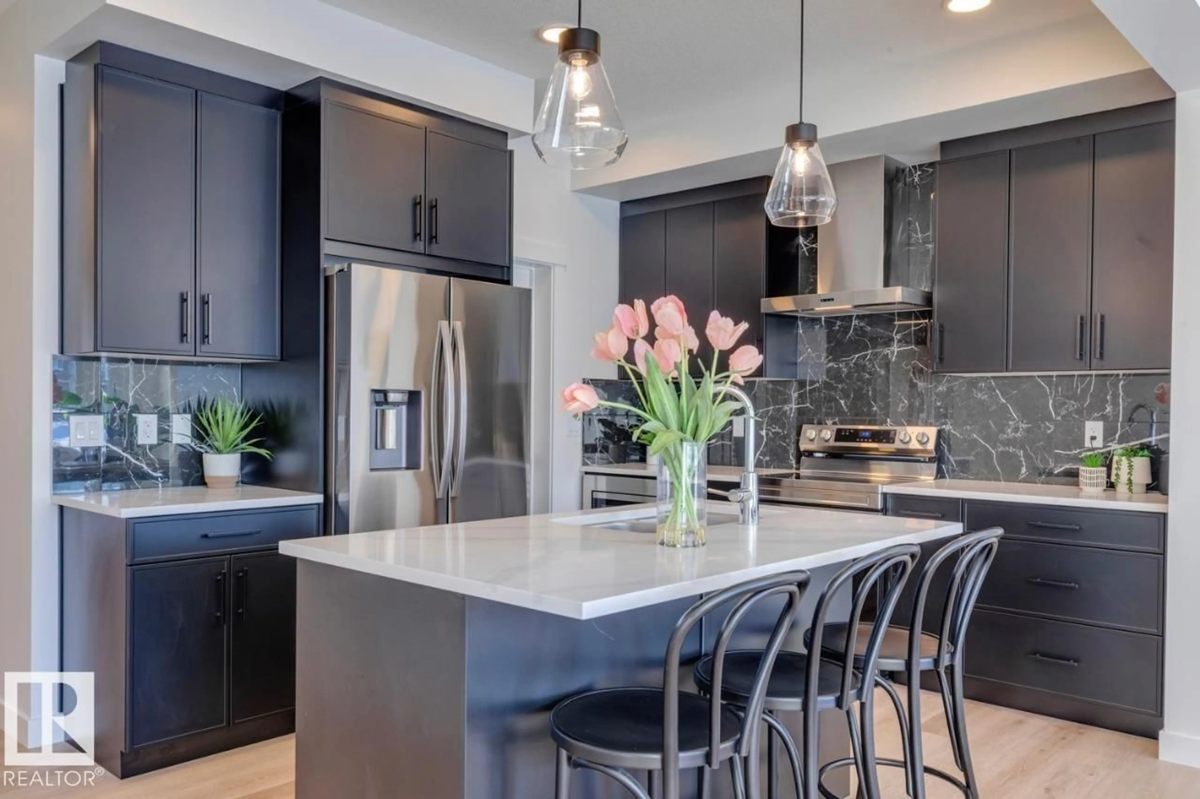 Contemporary kitchen, unknown for 1530 GRANT WY, Edmonton Alberta T5T0W2