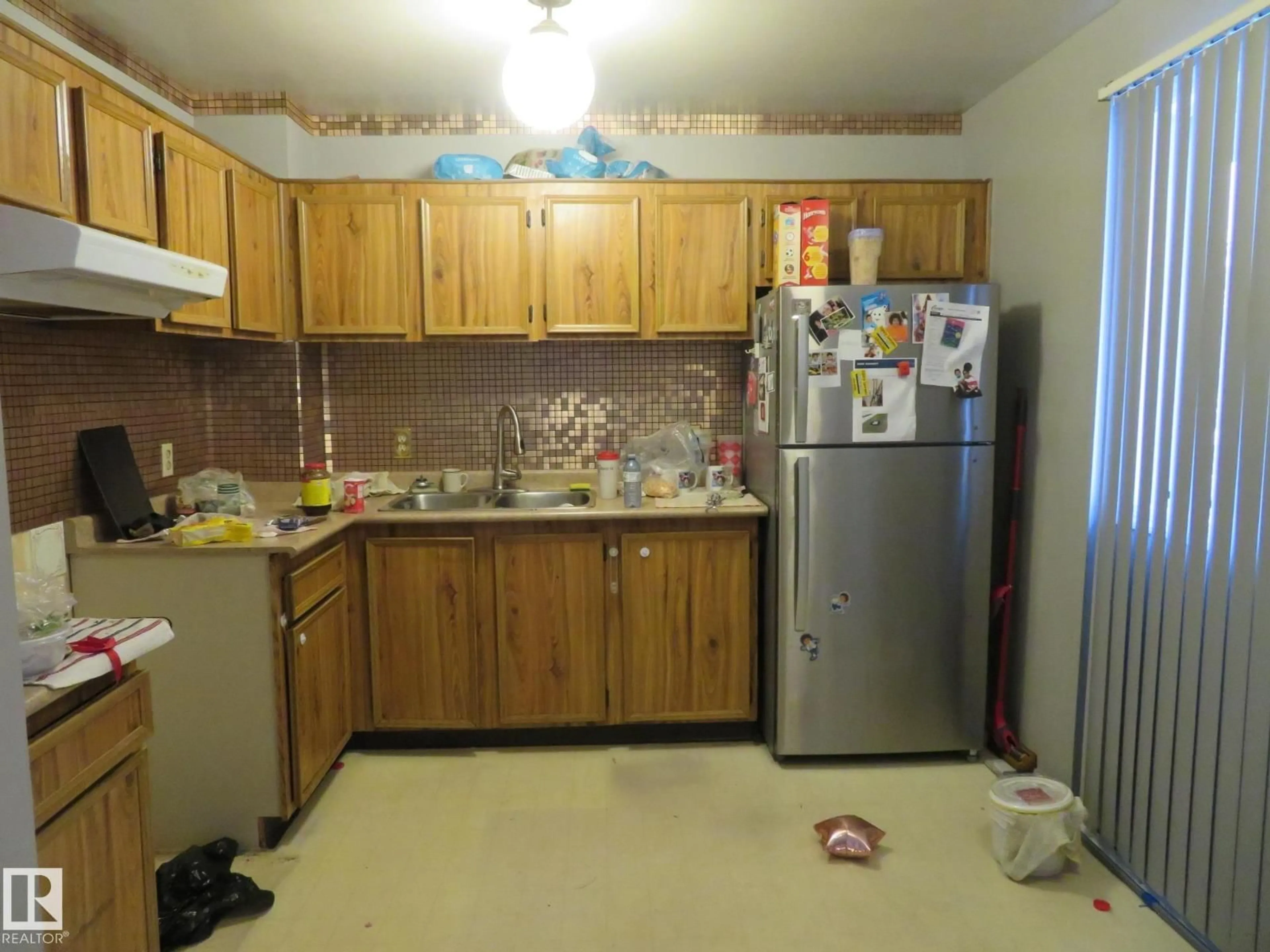 Standard kitchen, unknown for 155 WOODBOROUGH WY, Edmonton Alberta T5Y1N2