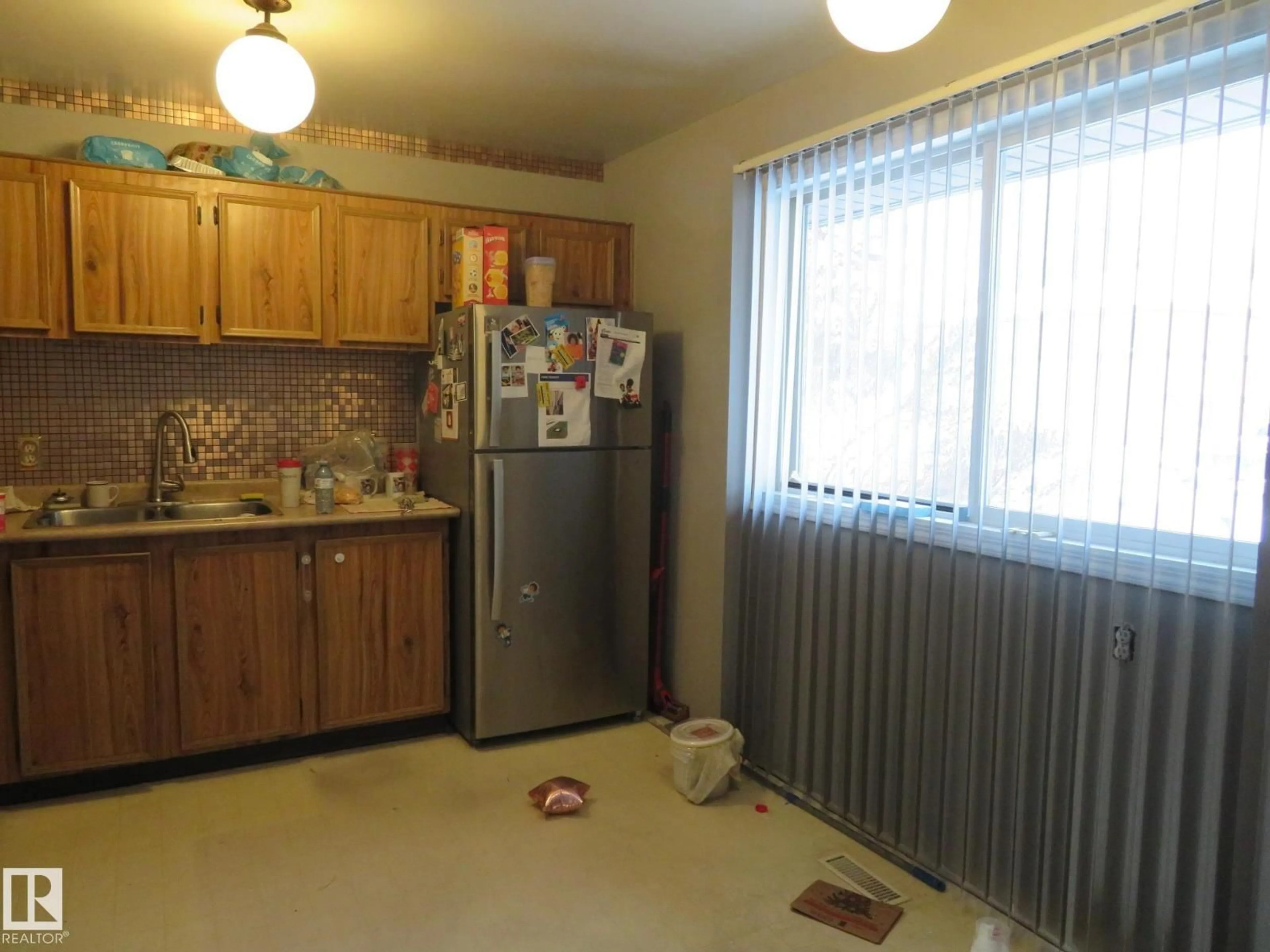 Standard kitchen, unknown for 155 WOODBOROUGH WY, Edmonton Alberta T5Y1N2