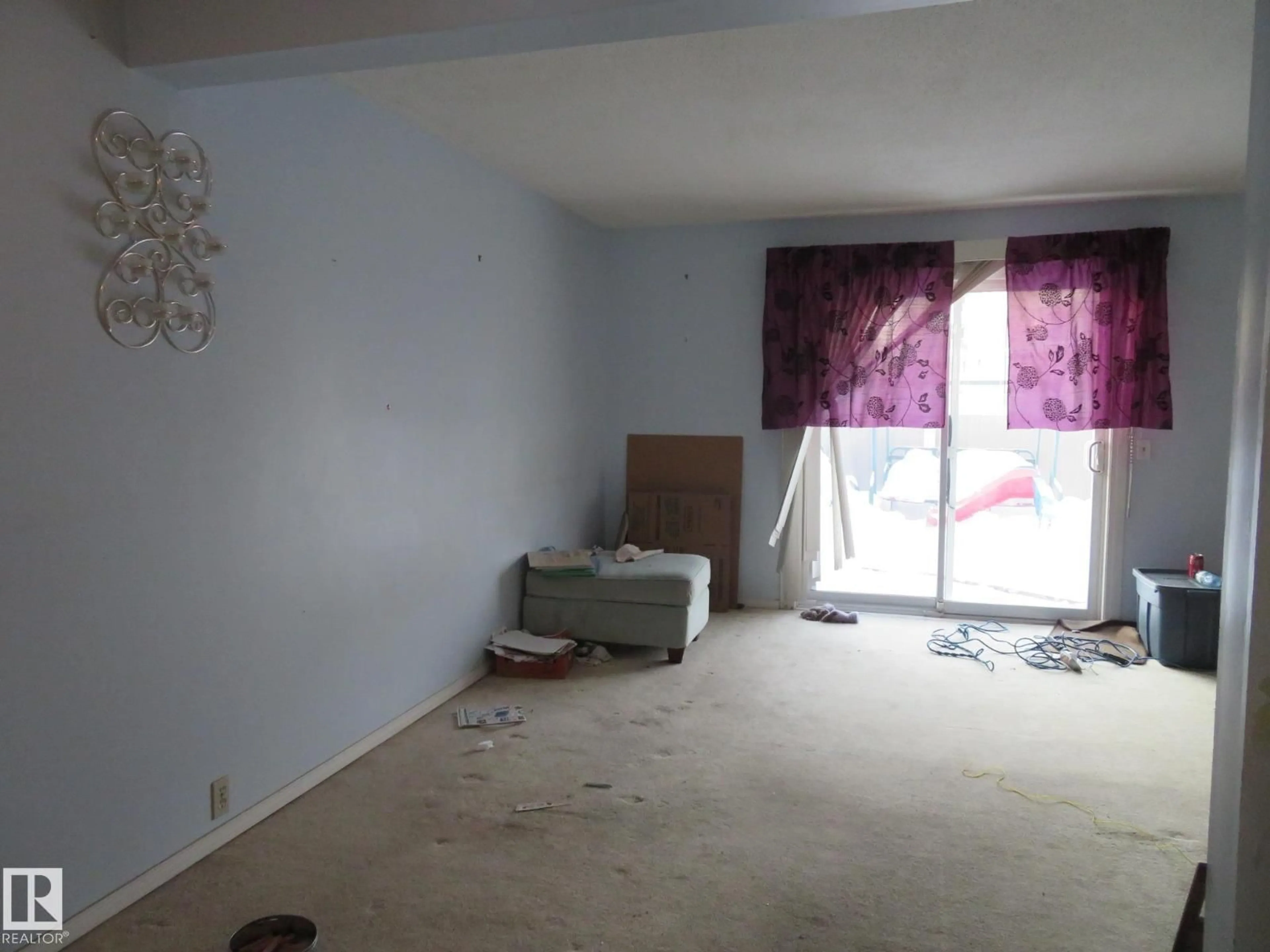 A pic of a room for 155 WOODBOROUGH WY, Edmonton Alberta T5Y1N2