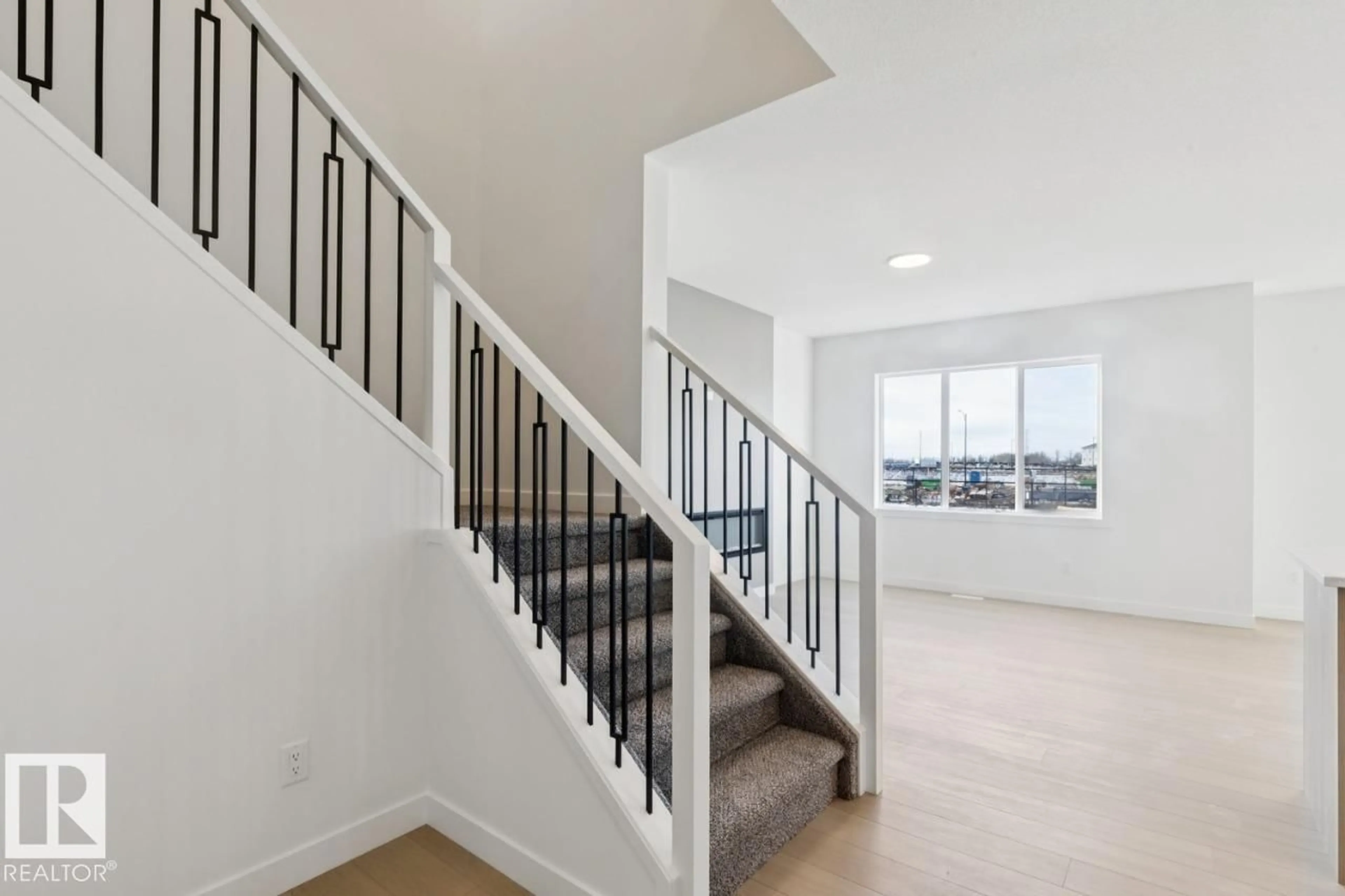 Unknown for 951 18 AV, Edmonton Alberta T6T2X3