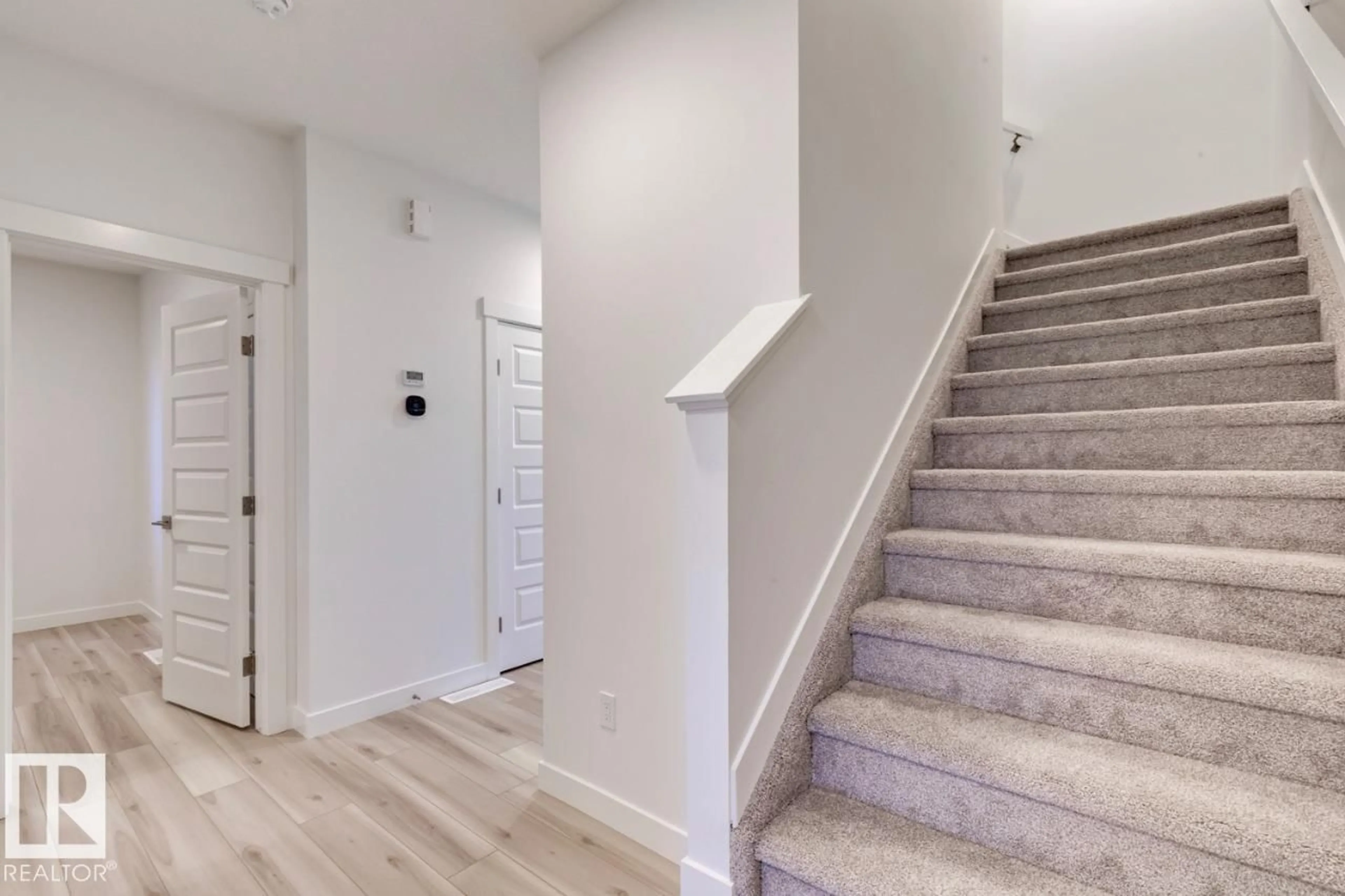 Unknown for 923 18 AV, Edmonton Alberta T6T2X3