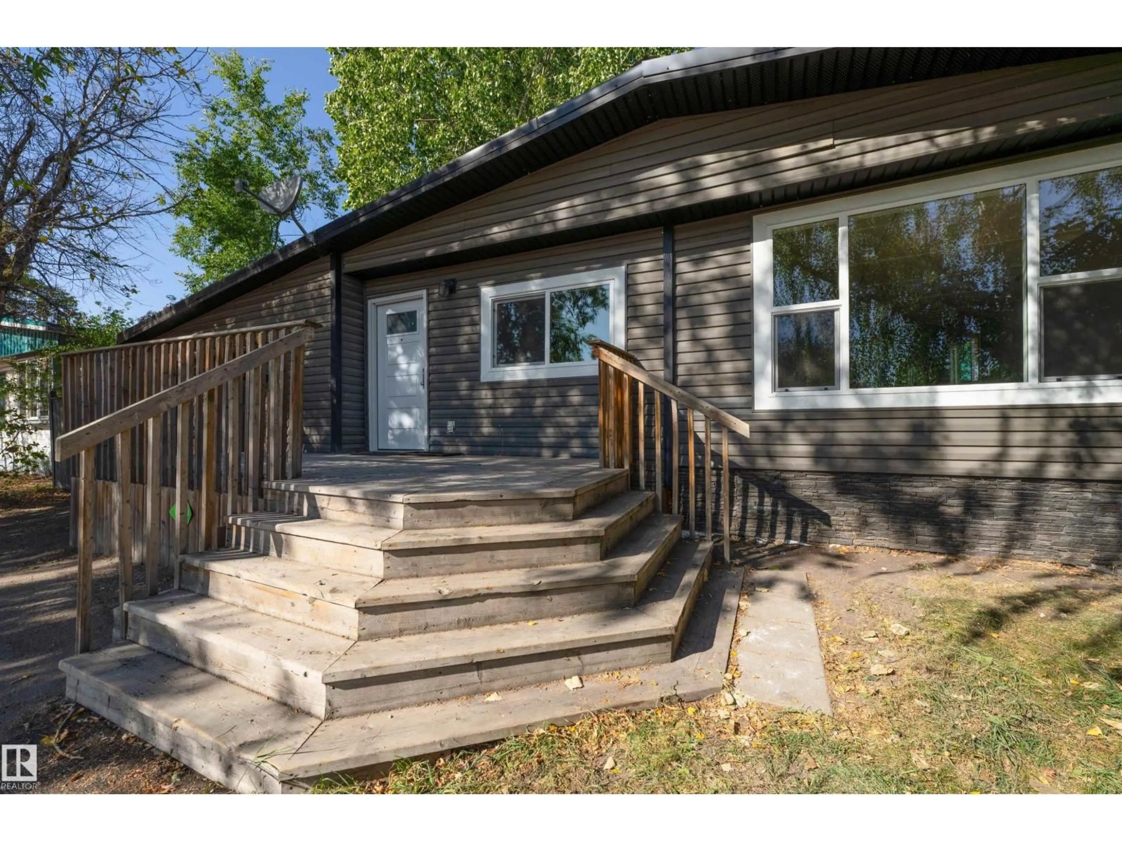 Home with vinyl exterior material, unknown for 5302 54 AV, St. Paul Town Alberta T0A3A1