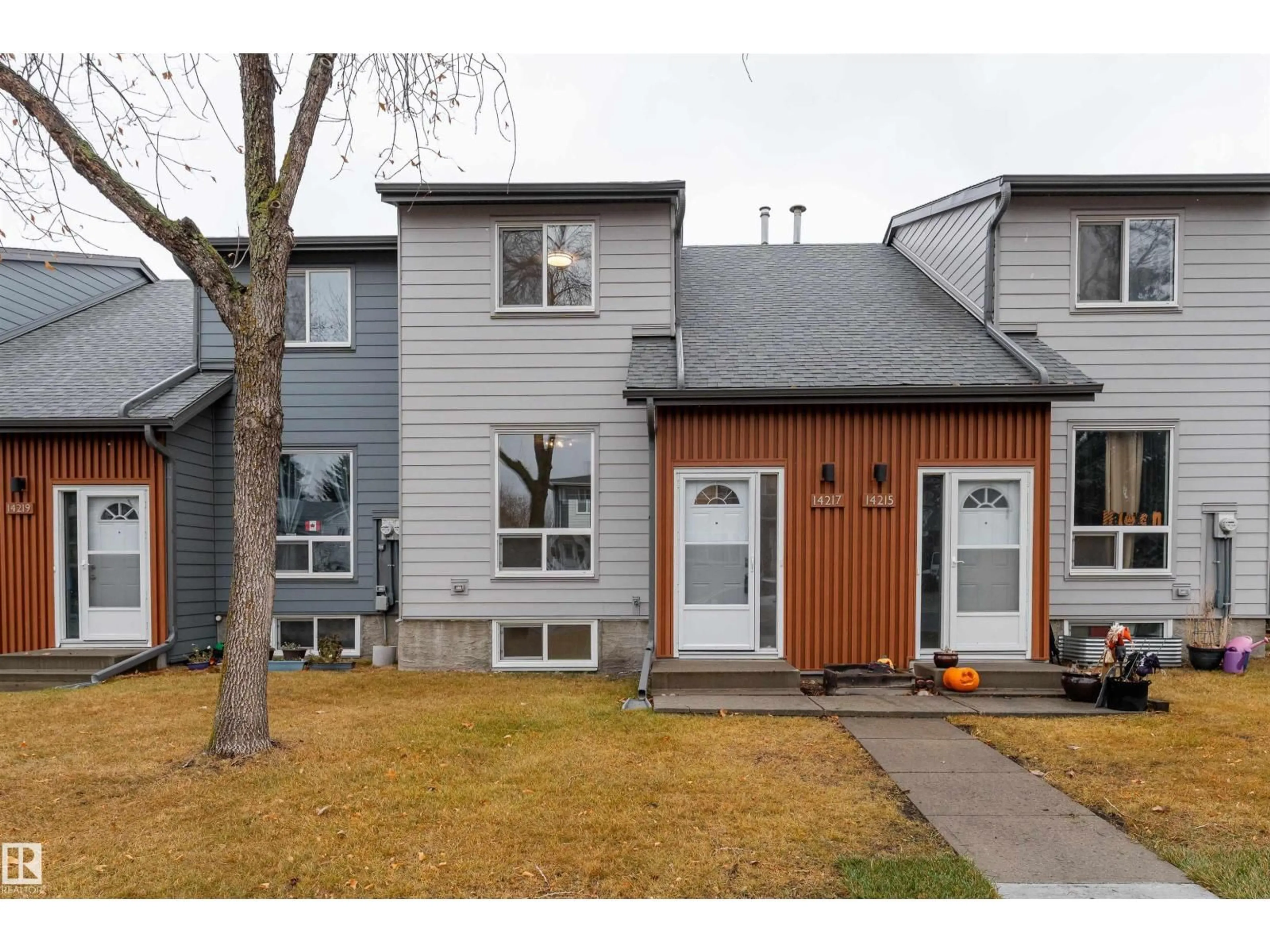 Home with vinyl exterior material, street for 14217 32 ST, Edmonton Alberta T5Y1H3