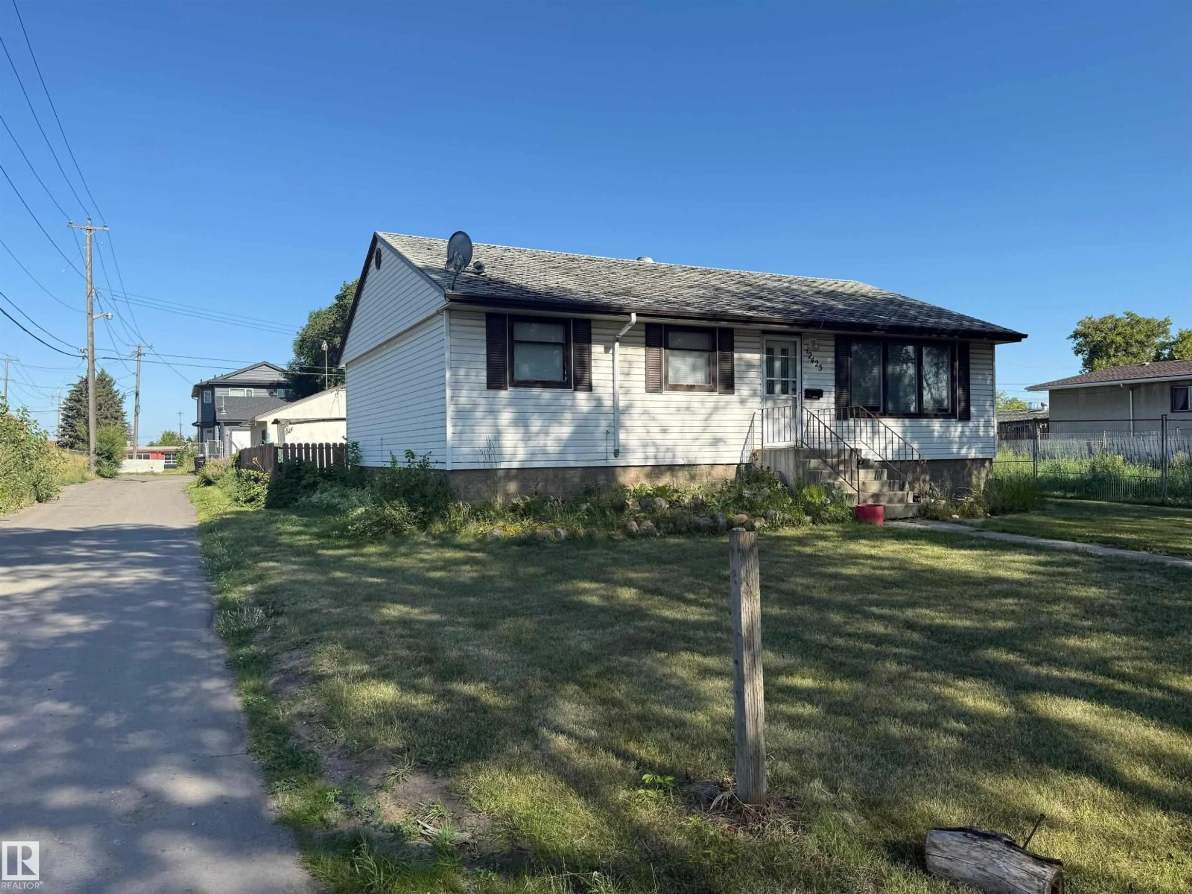 A pic from outside/outdoor area/front of a property/back of a property/a pic from drone, building for NW - 12425 126 ST, Edmonton Alberta T5L0X2