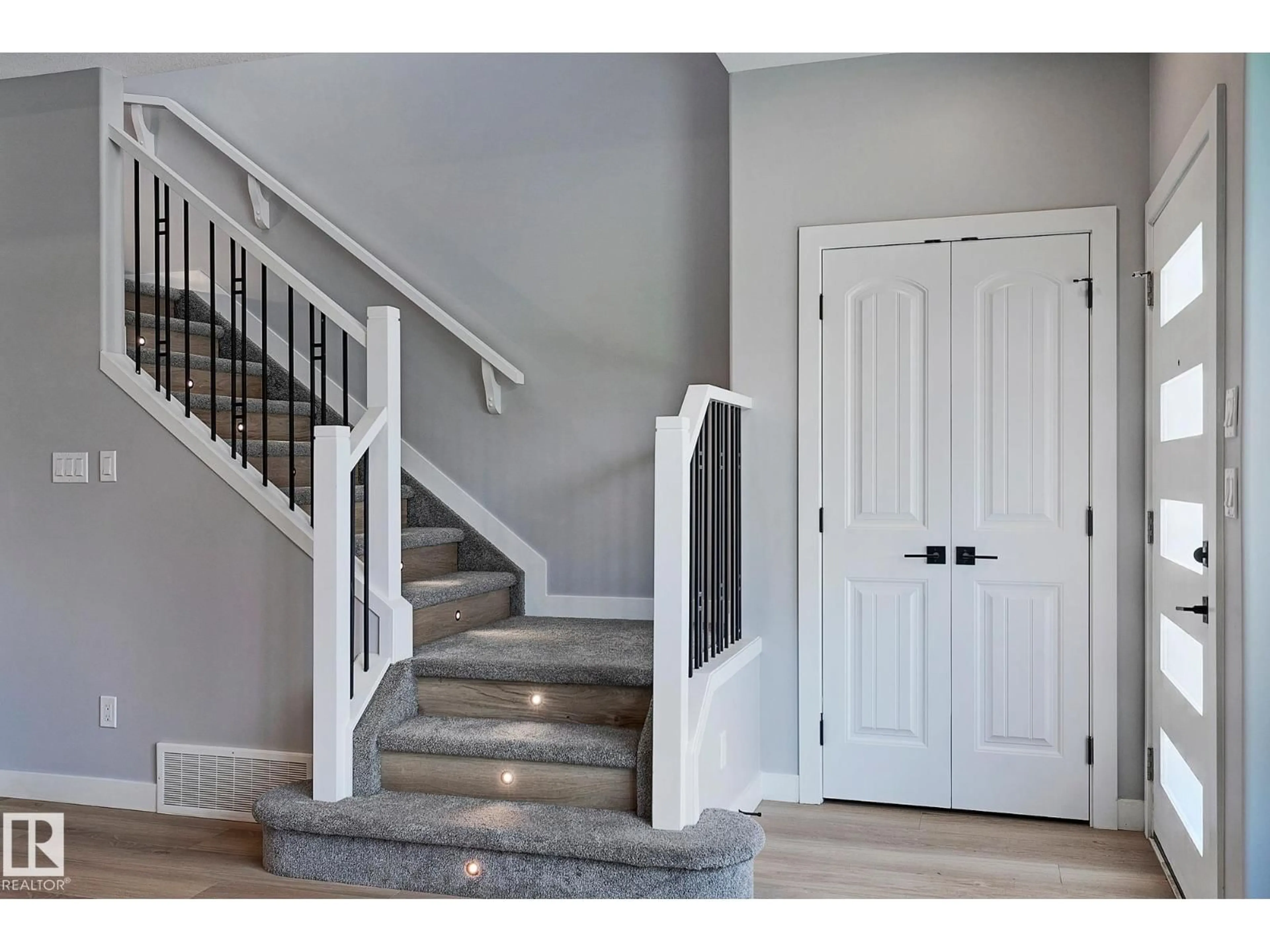 Indoor entryway for 11633 ST ALBERT TR, Edmonton Alberta T5M3L6