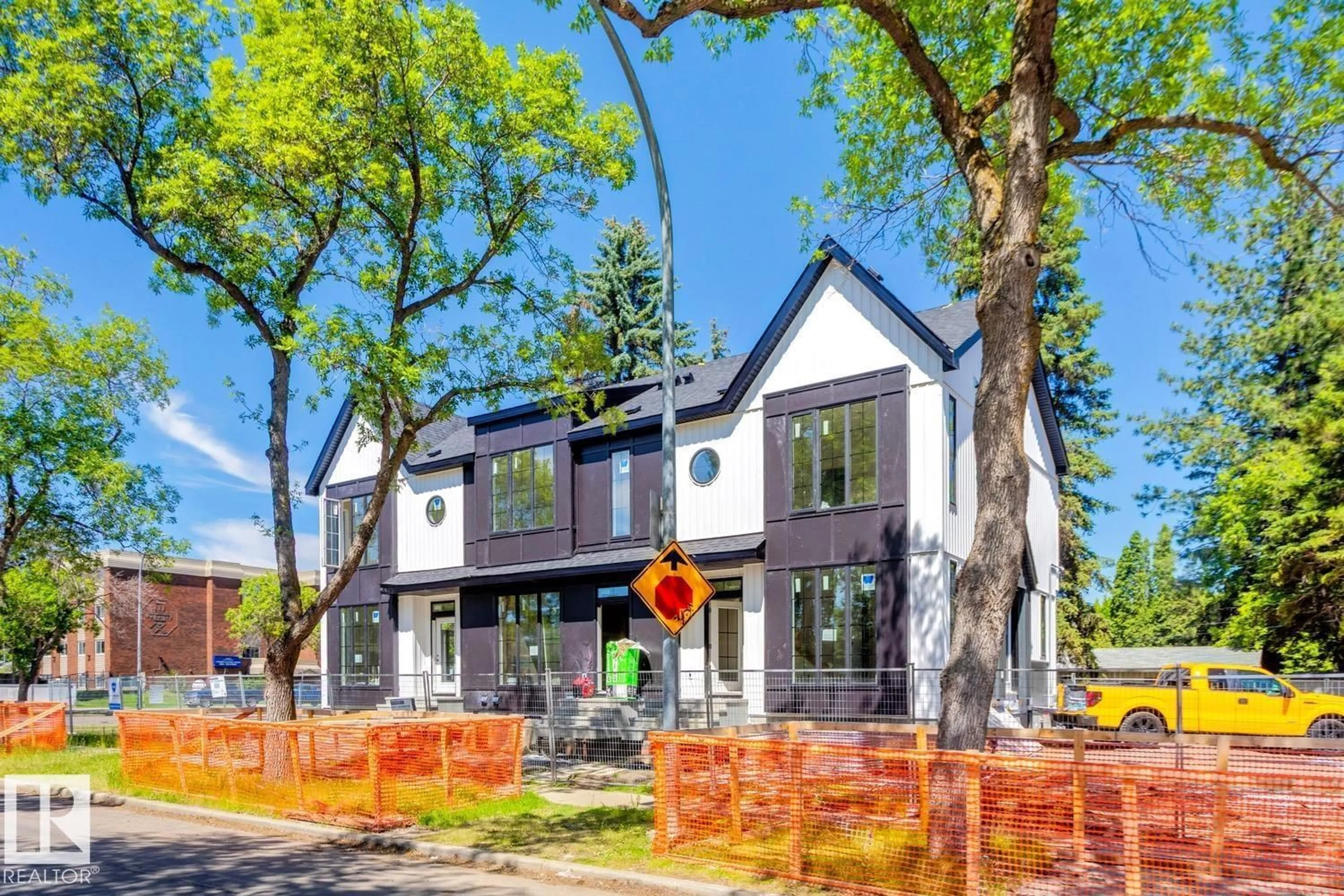 Unknown for 14816 93 AV, Edmonton Alberta T5R5G9