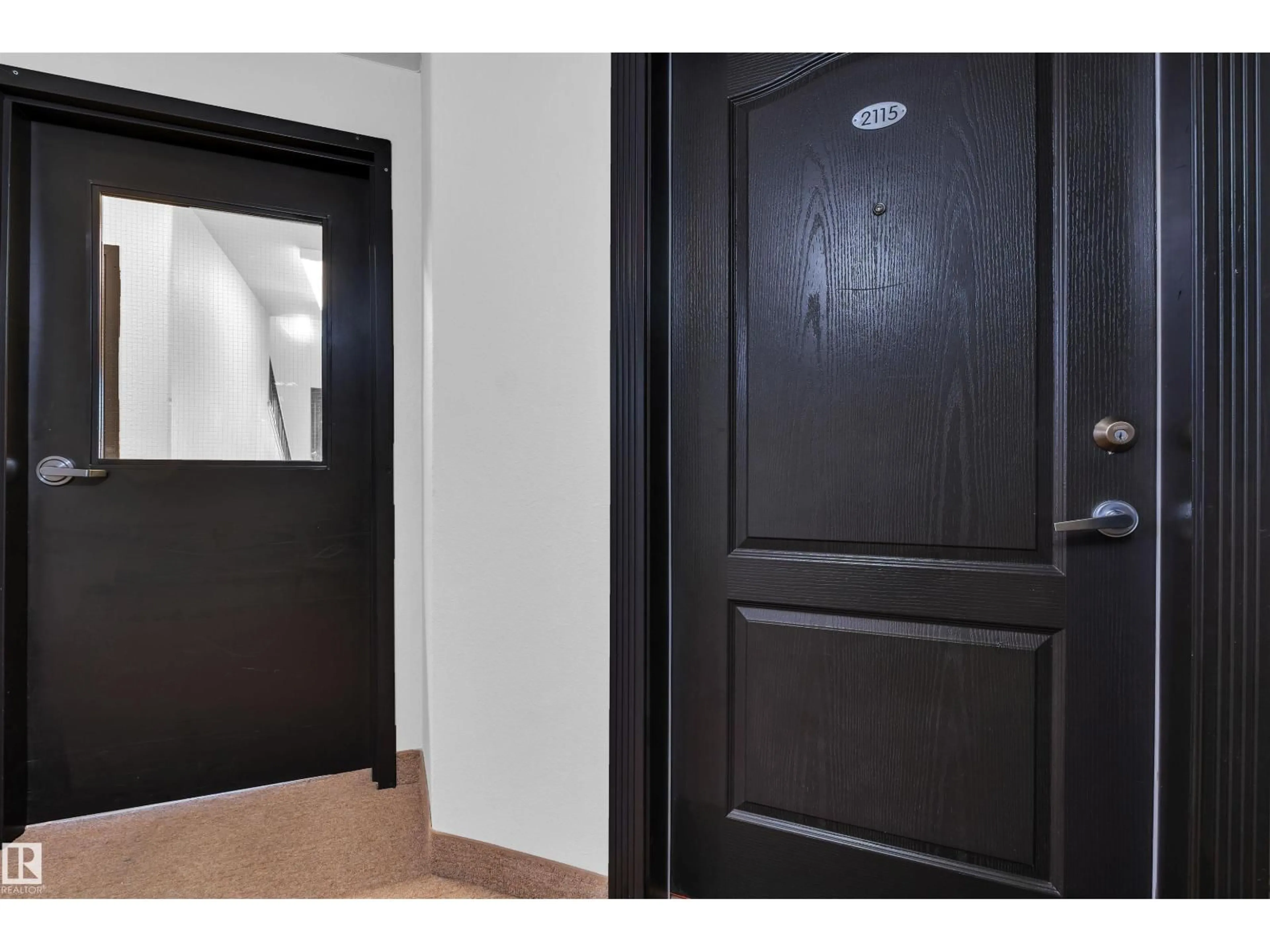 Indoor foyer for 9357 - 2115 SIMPSON DR, Edmonton Alberta T6R0N3