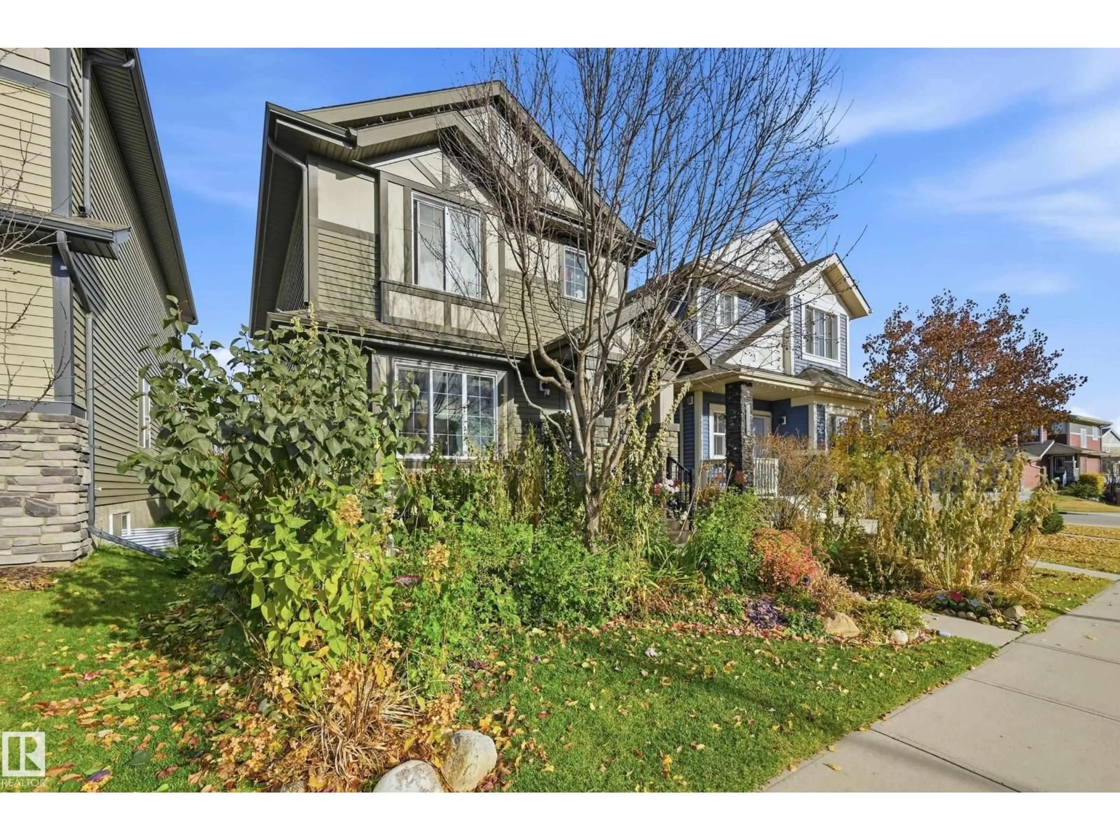 Home with vinyl exterior material, street for NW - 22112 88 AV, Edmonton Alberta T5T7G9