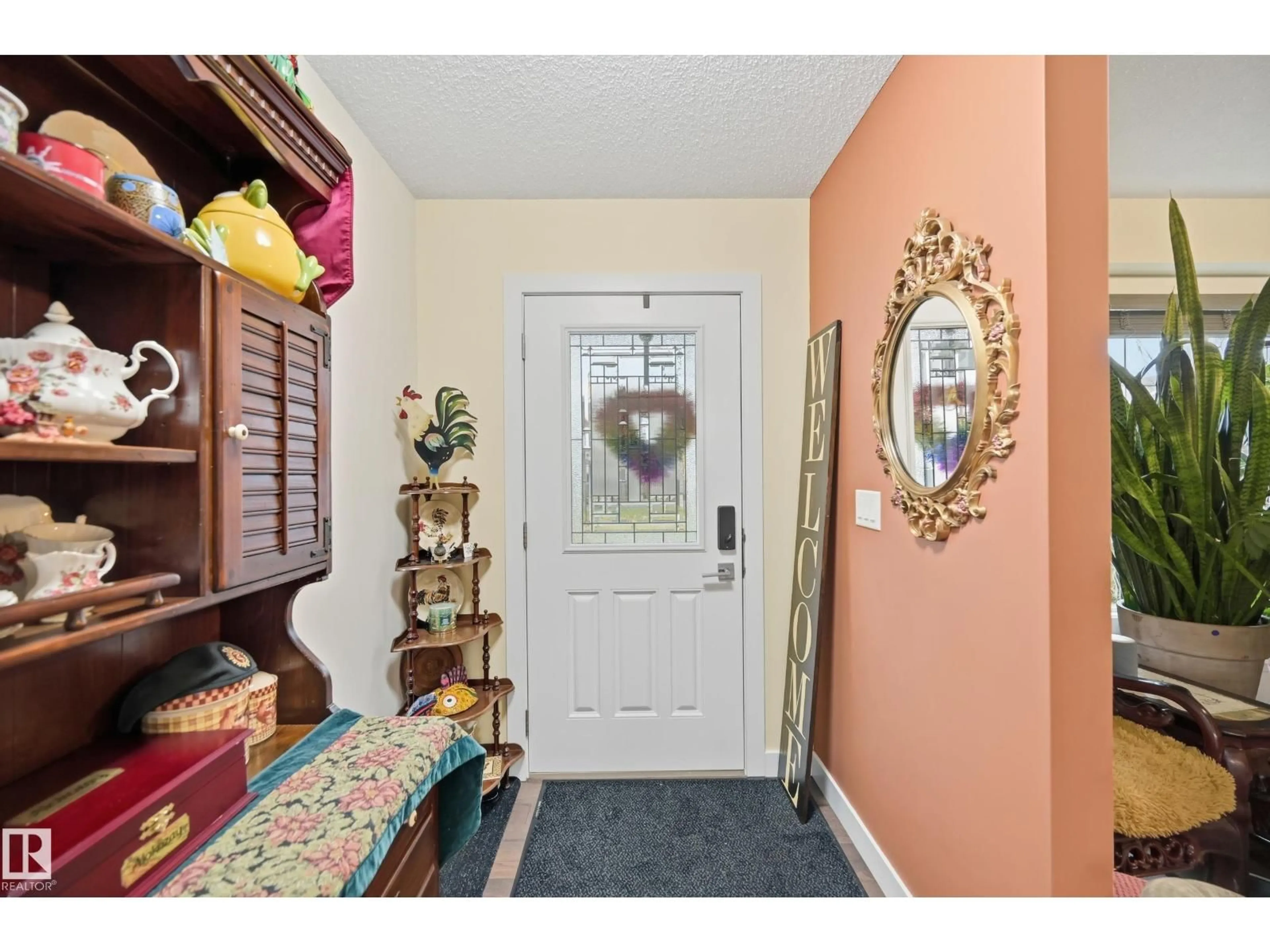 Indoor entryway for NW - 22112 88 AV, Edmonton Alberta T5T7G9