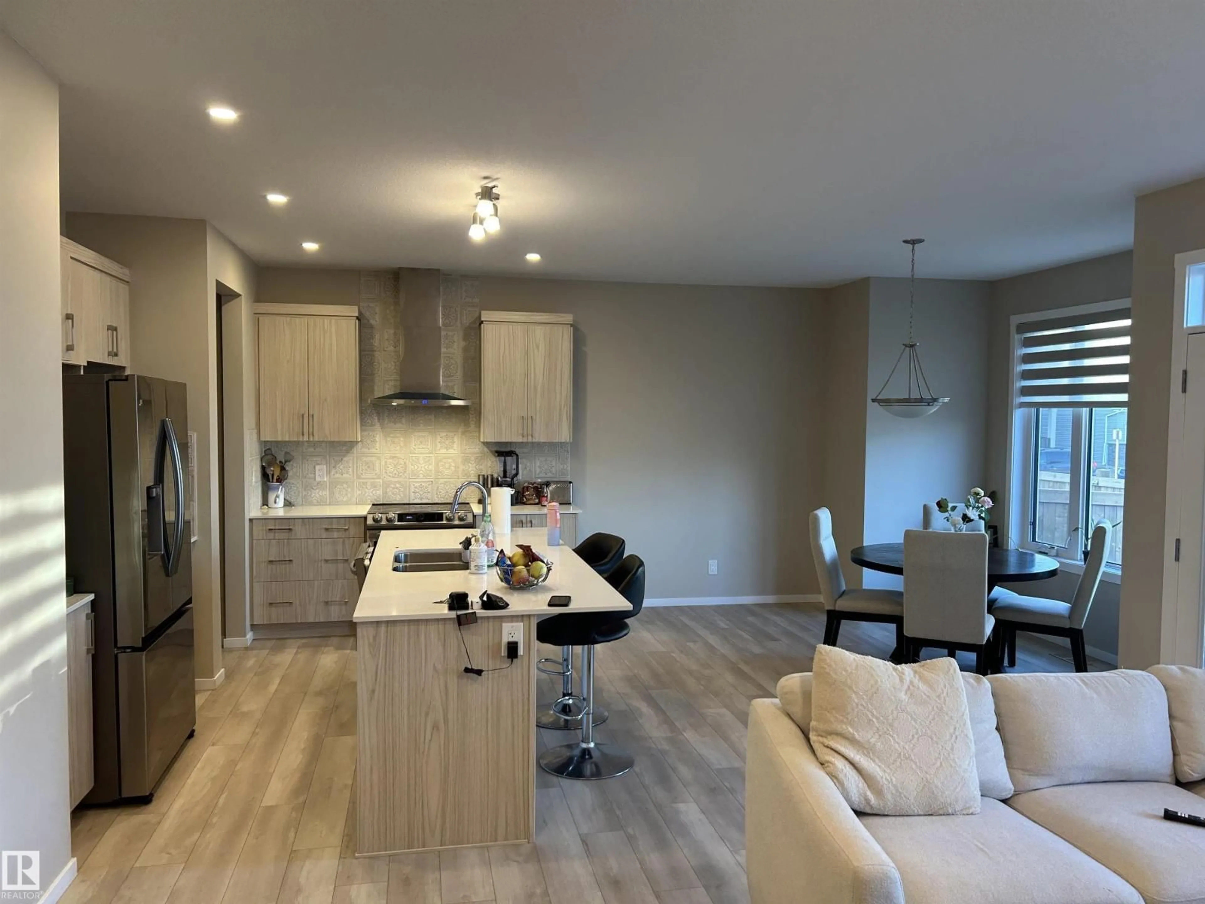 Open concept kitchen, wood/laminate floor for 1019 OLD MAN CREEK BV, Sherwood Park Alberta T8H3A2