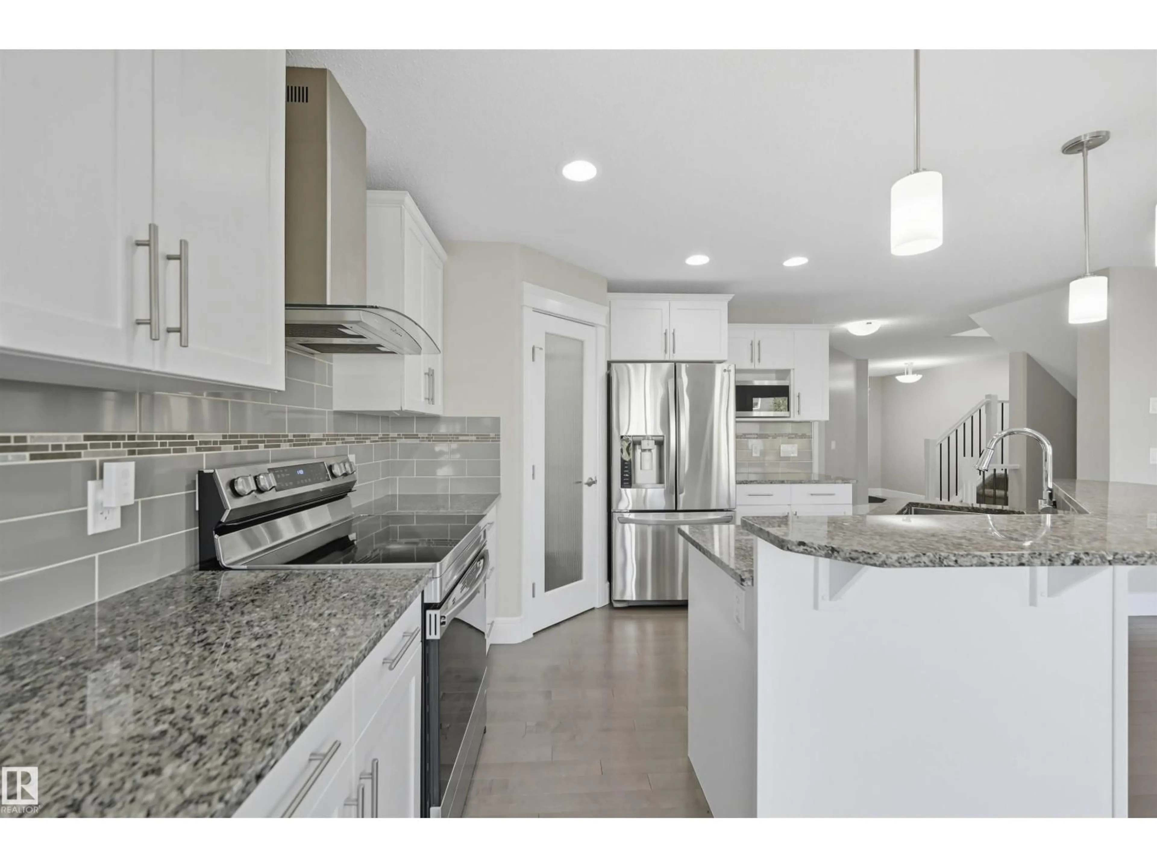 Open concept kitchen, ceramic/tile floor for SW - 7122 ARMOUR LINK LI, Edmonton Alberta T6W2P1