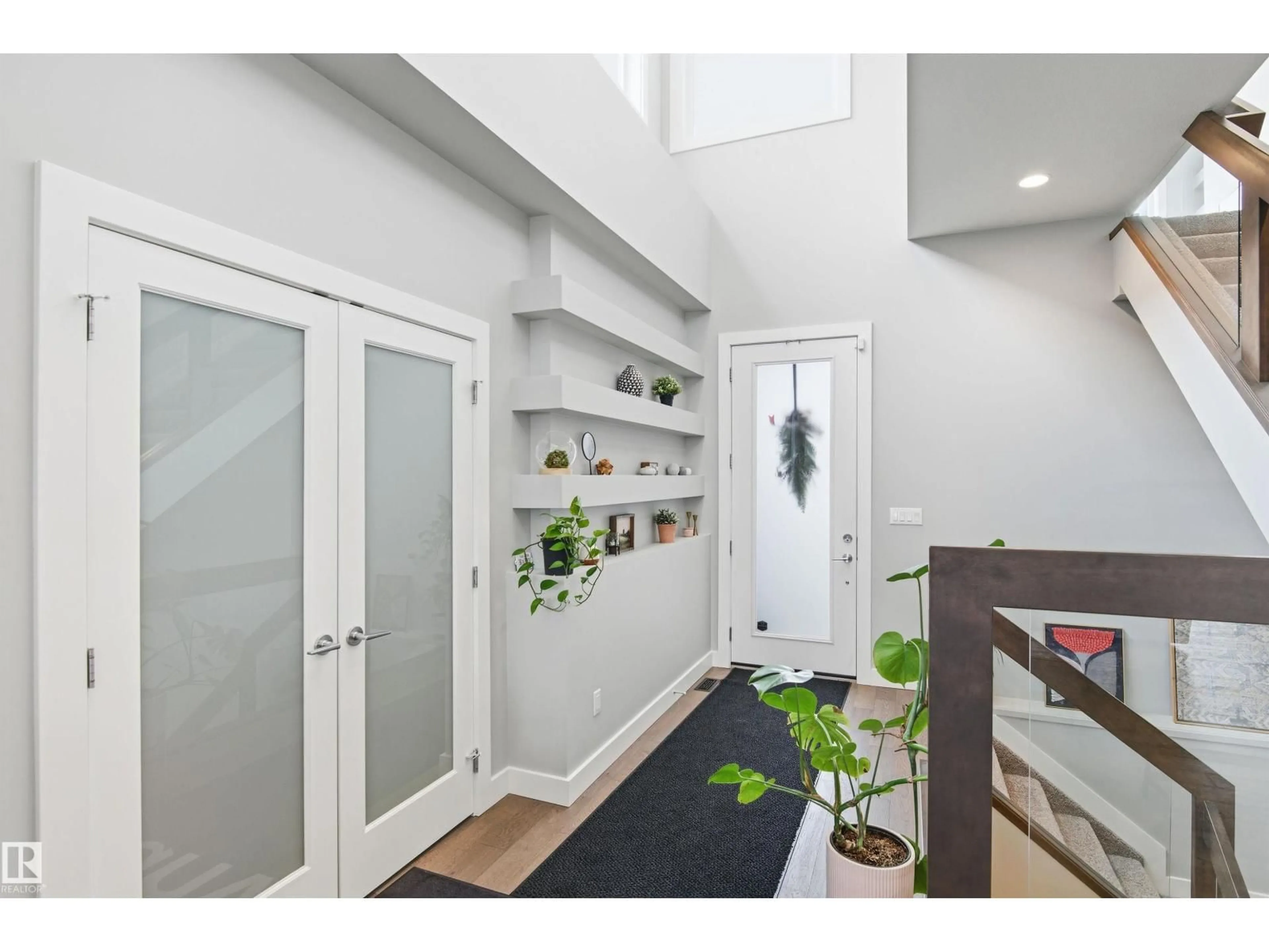 Indoor entryway for 2046 WARE RD, Edmonton Alberta T6W2W4