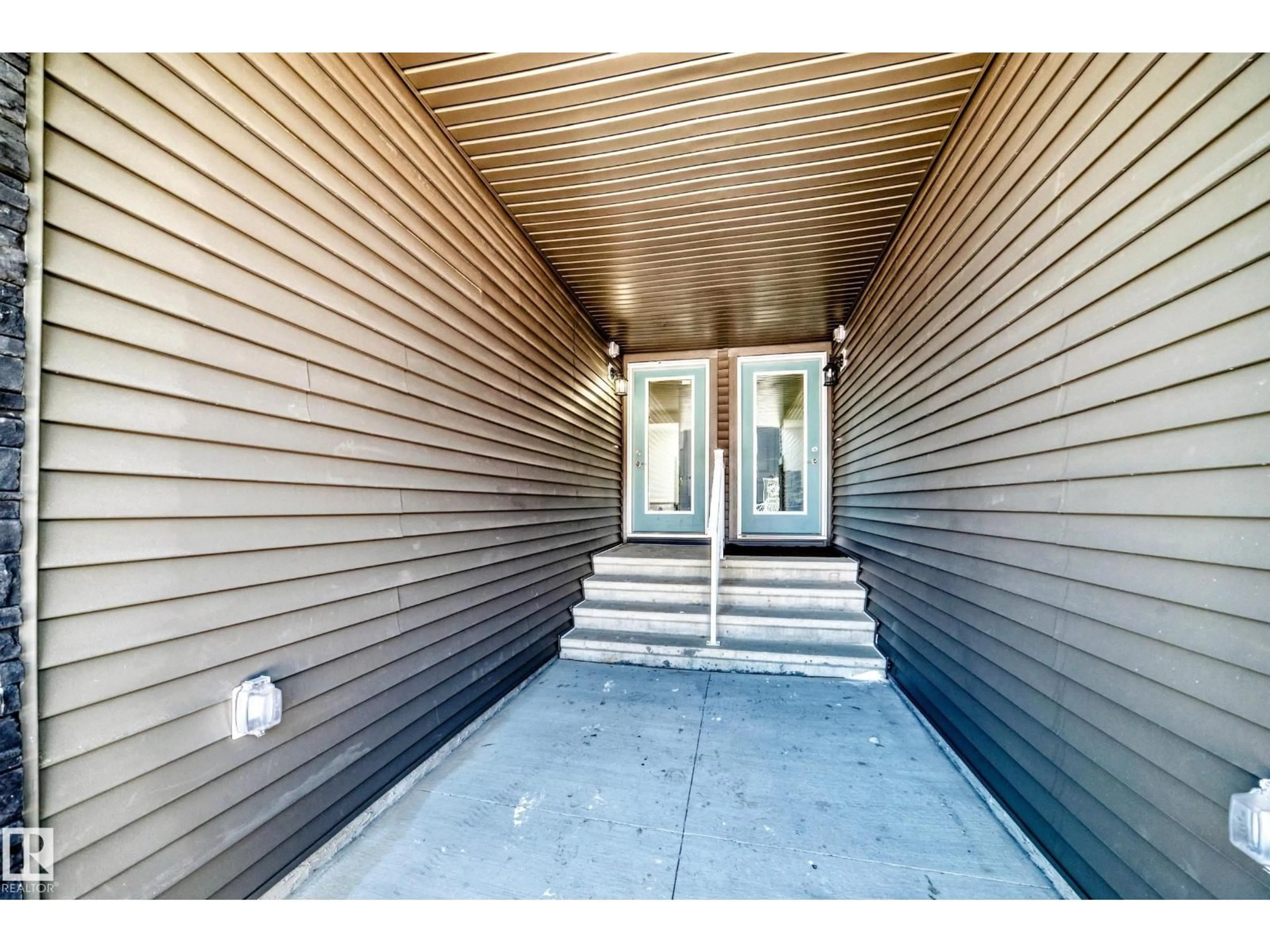 Indoor entryway for #4 - 2710 66 ST, Edmonton Alberta T6X3H4