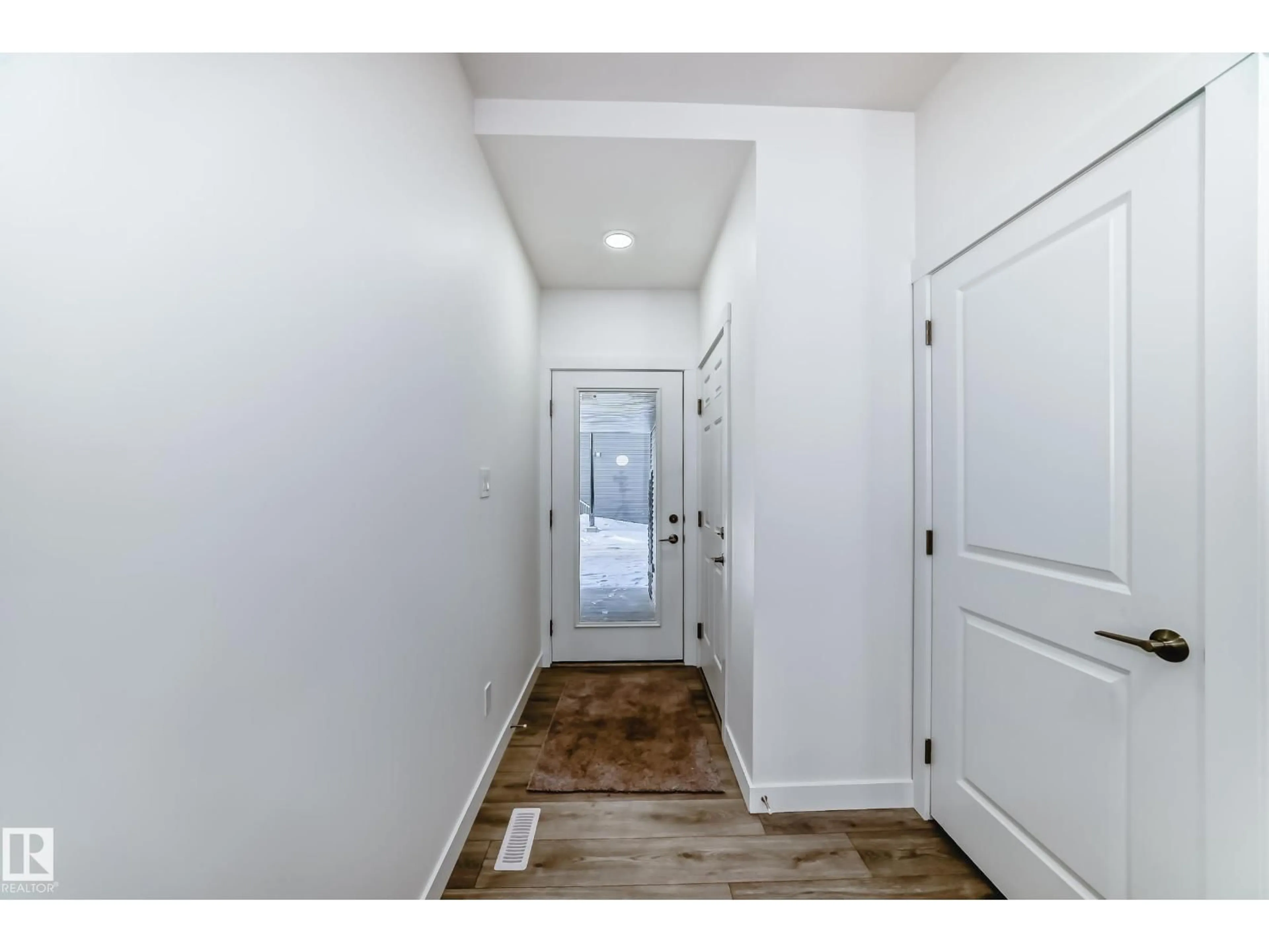 Indoor entryway for #4 - 2710 66 ST, Edmonton Alberta T6X3H4