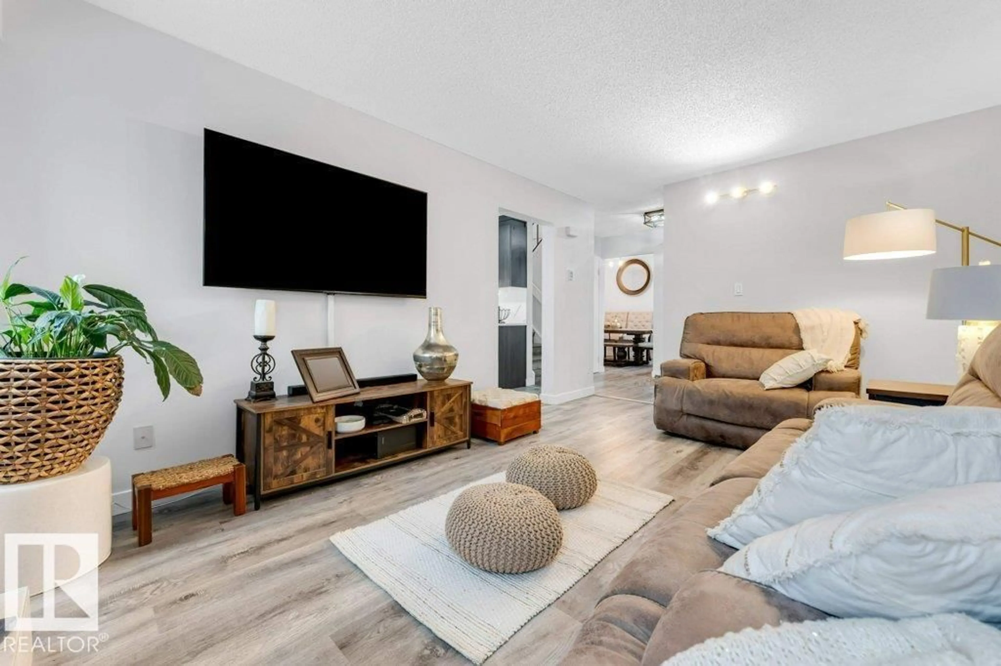 Living room with furniture, unknown for 18010 96 AVE, Edmonton Alberta T5T3N2