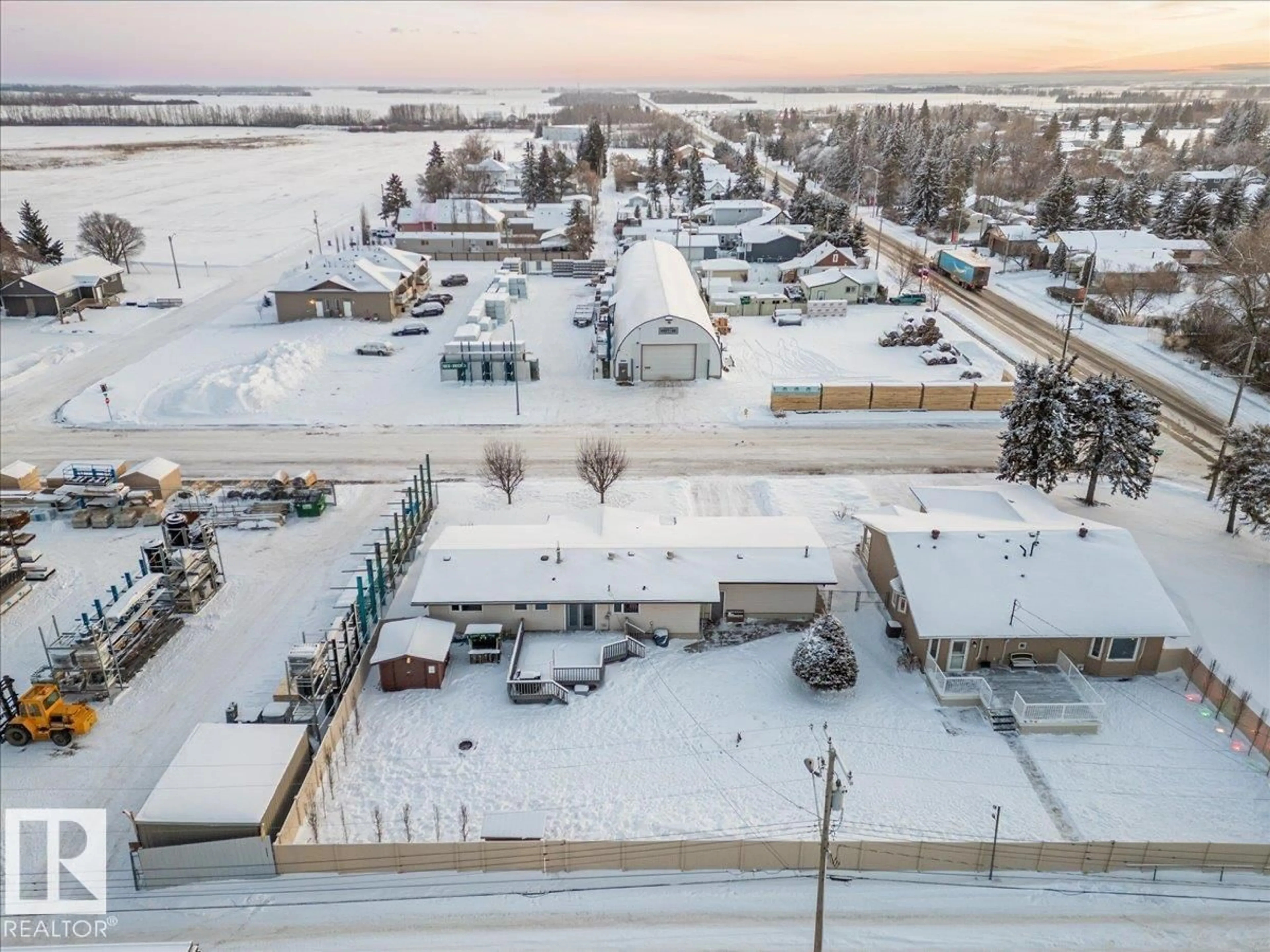 A pic from outside/outdoor area/front of a property/back of a property/a pic from drone, street for 4910 49 AV, Calmar Alberta T0C0V0