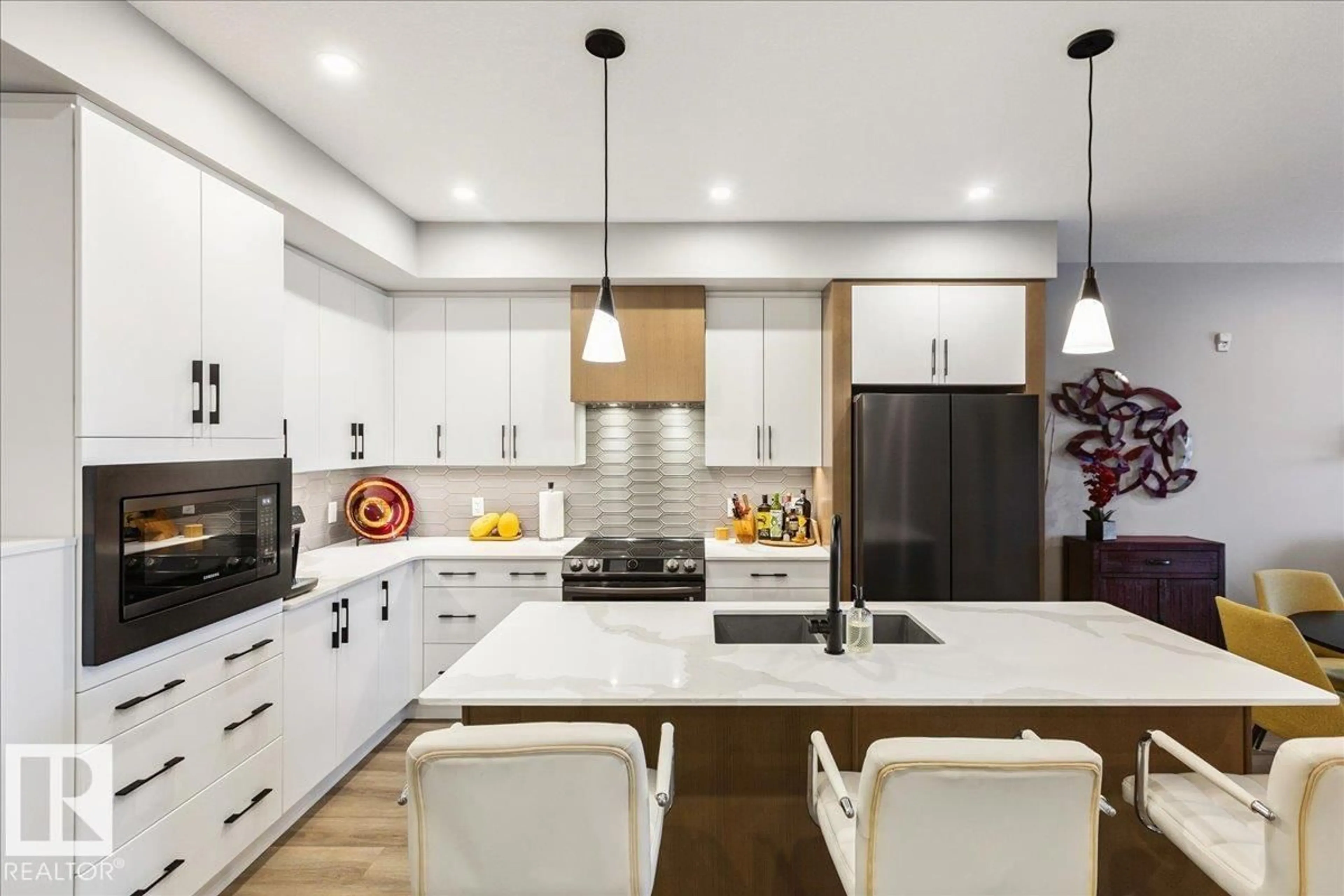 Contemporary kitchen, unknown for 527 7463 MAY CM NW, Edmonton Alberta T6R0X1