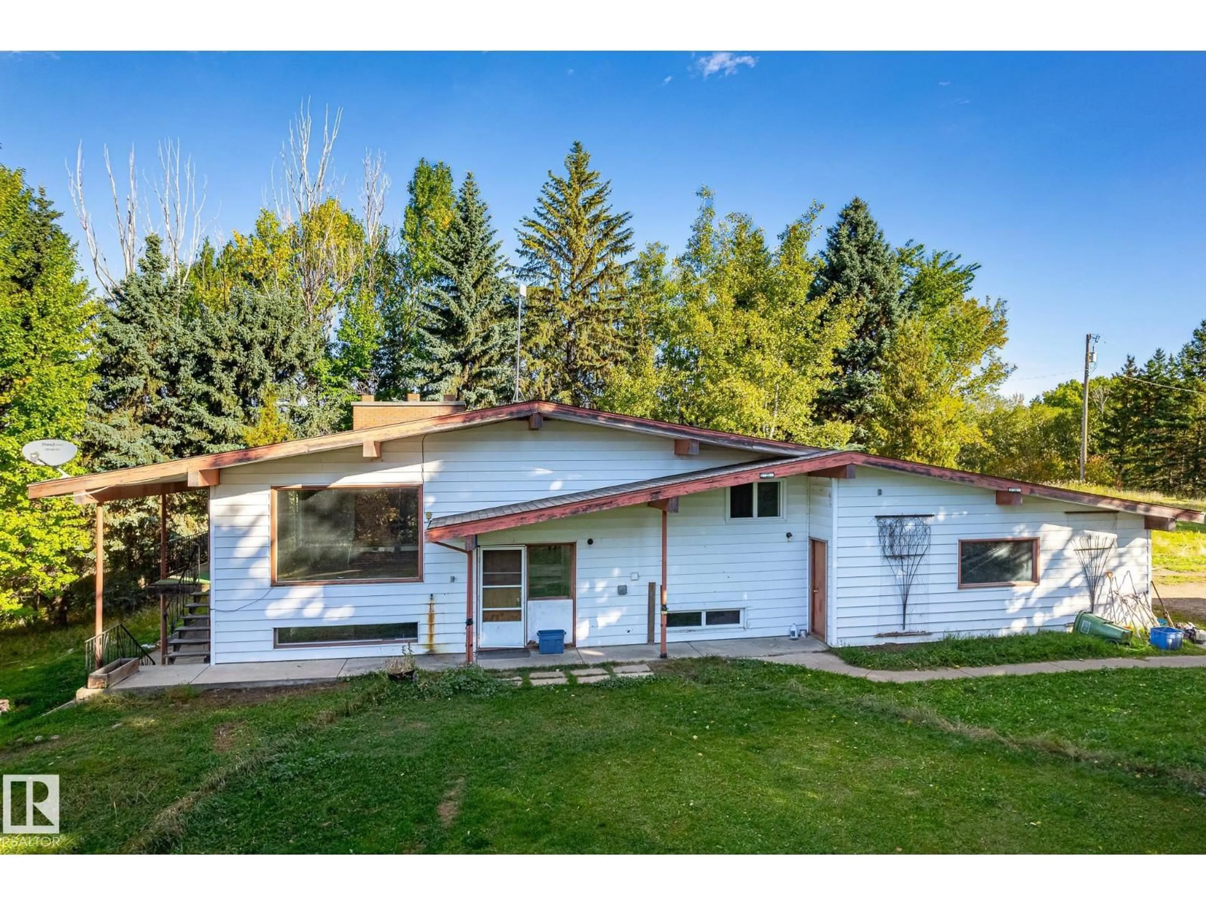 Home with vinyl exterior material, street for SW - 1450 34 ST, Edmonton Alberta T6X1A5