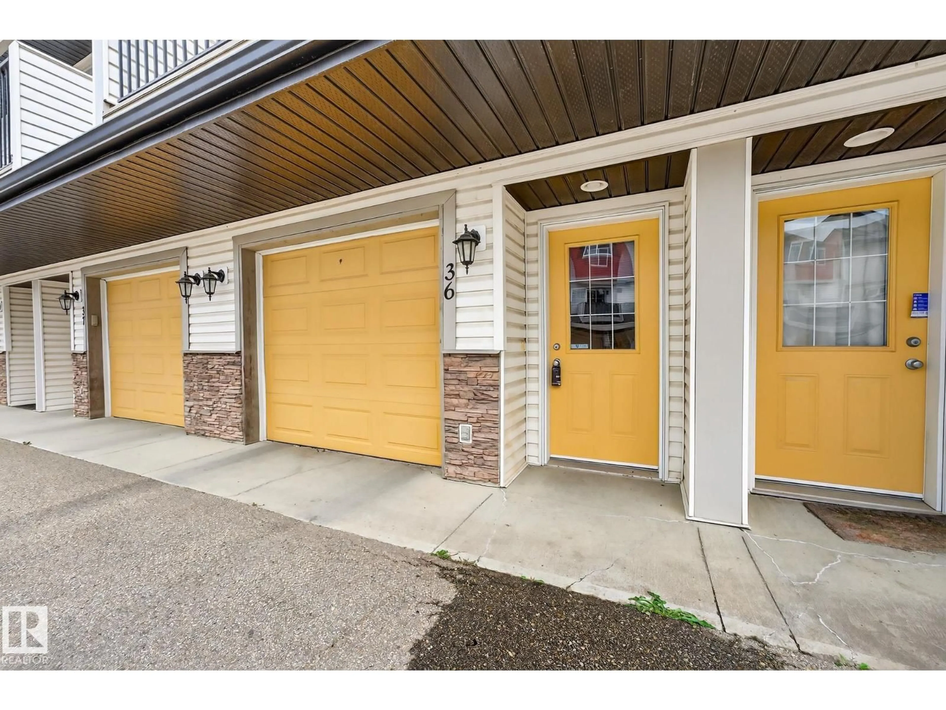 Indoor entryway for #36 - 3751 12 ST, Edmonton Alberta T6T0N3