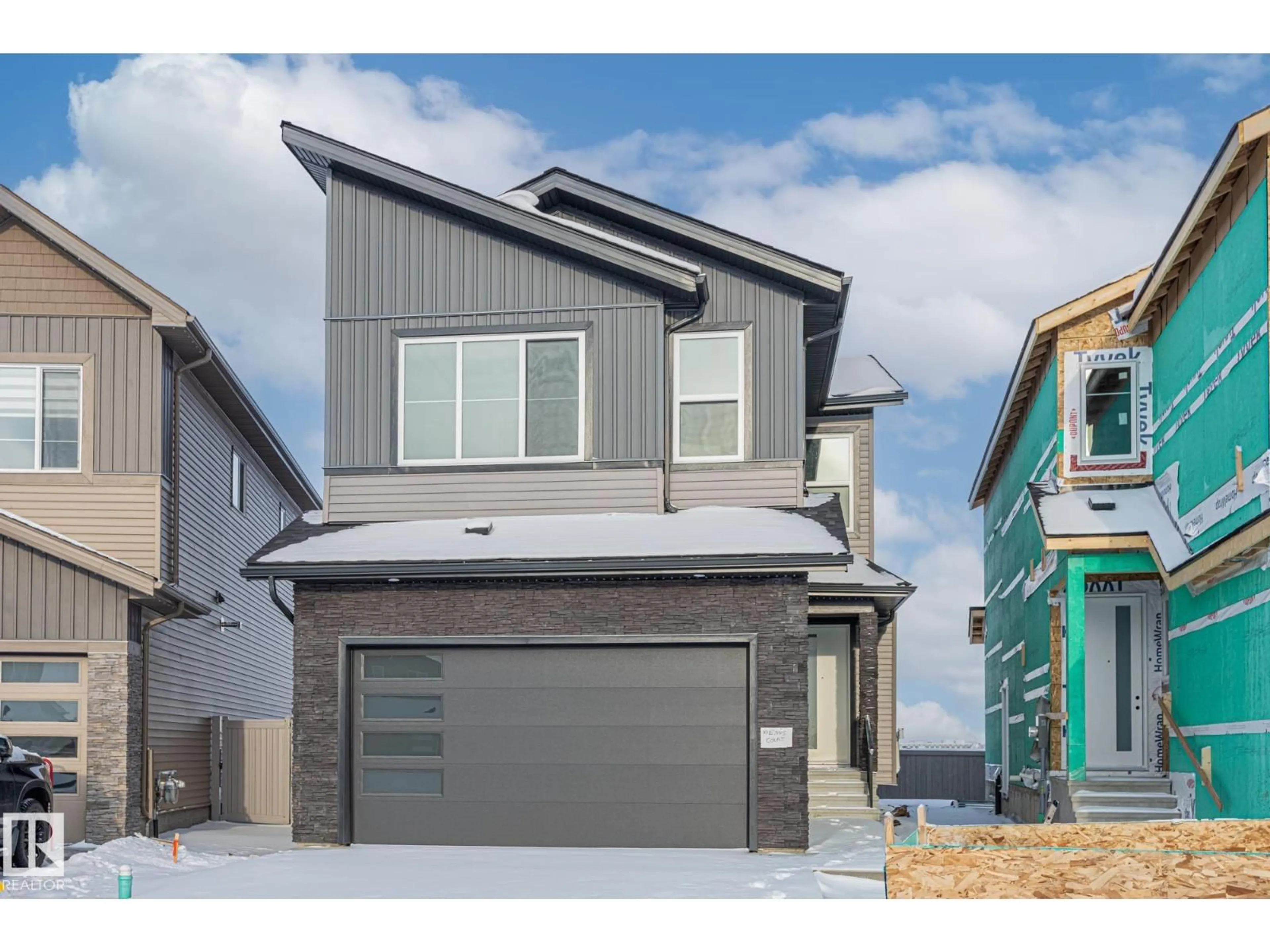 Home with vinyl exterior material, street for 10 ENNS CO, Fort Saskatchewan Alberta T8L0Z4