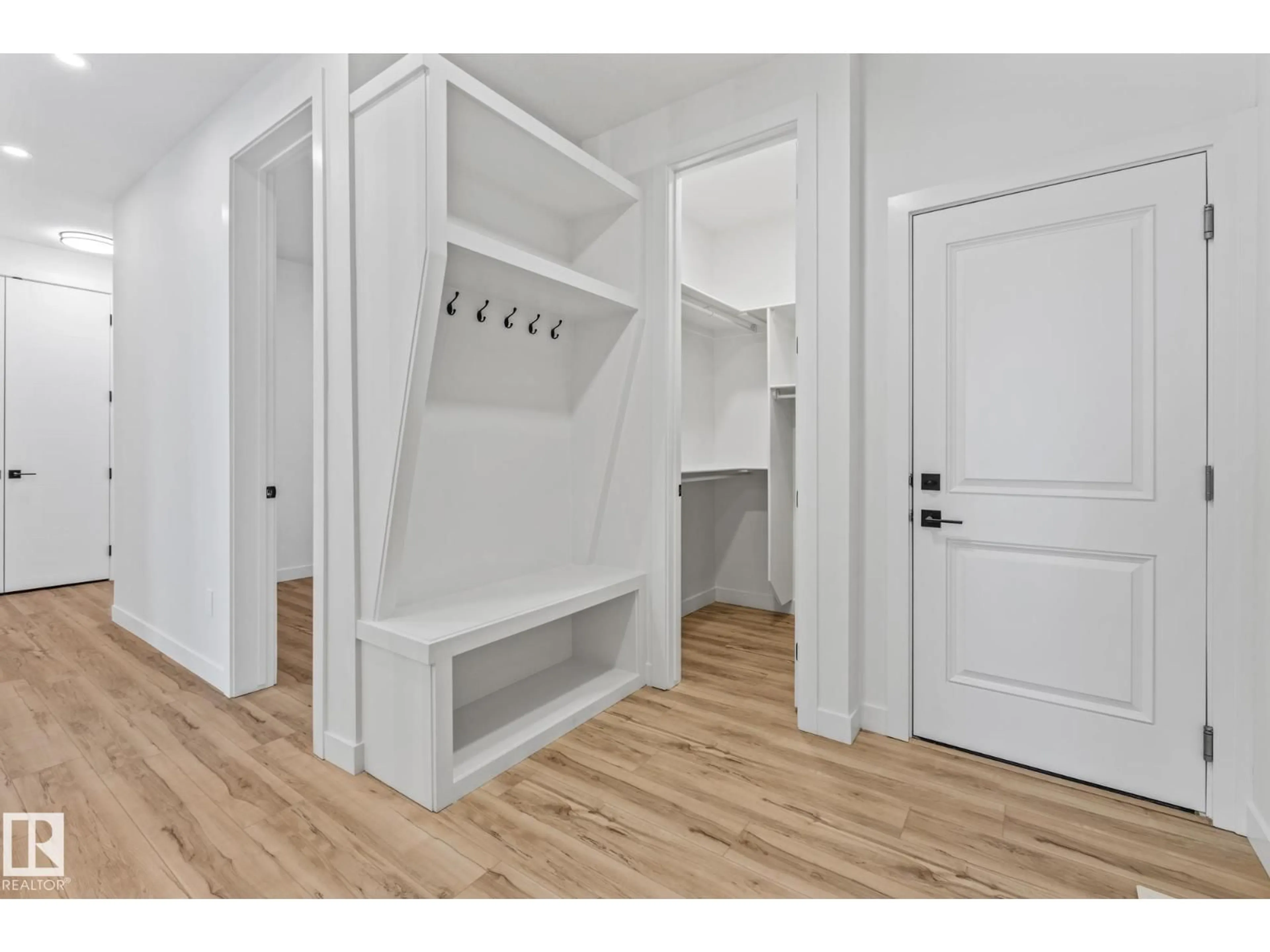 Indoor entryway for 10 ENNS CO, Fort Saskatchewan Alberta T8L0Z4