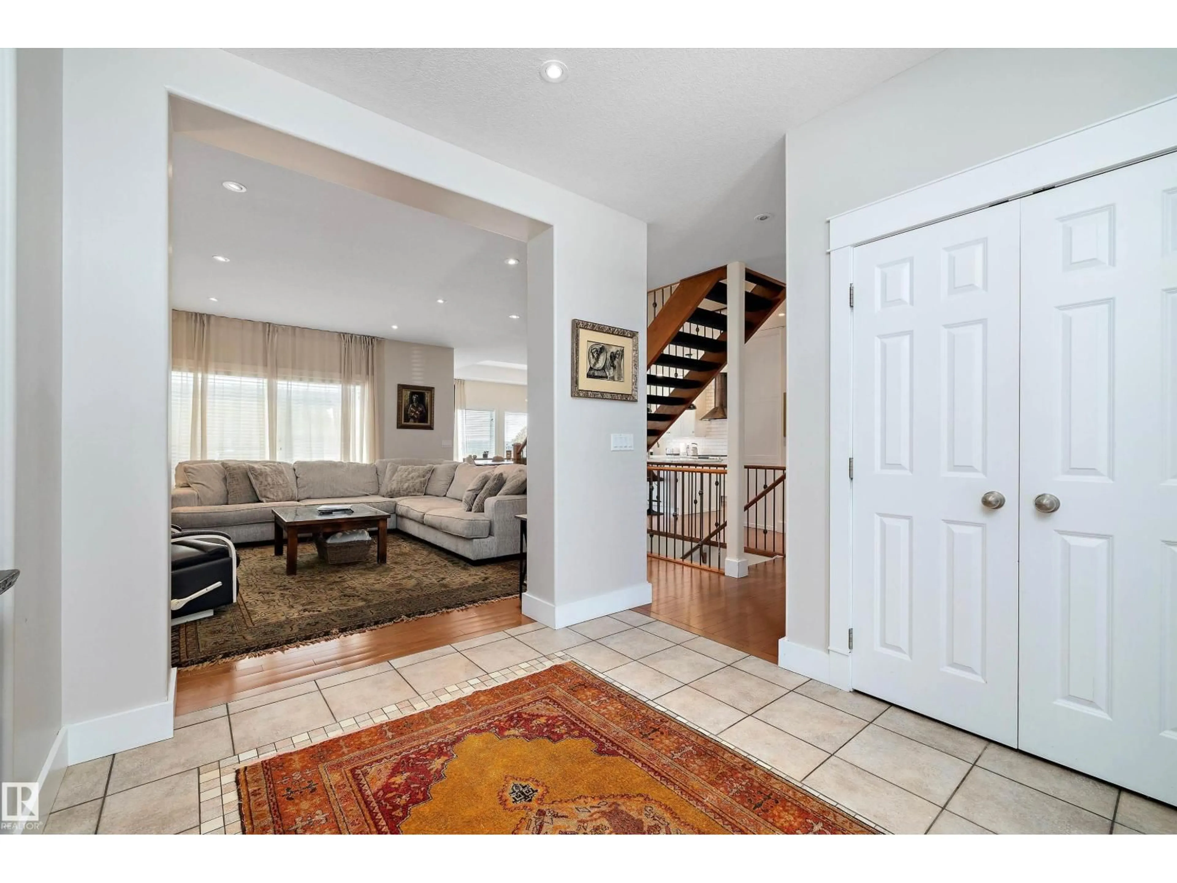 Indoor entryway for 1644 HECTOR RD, Edmonton Alberta T6R3G9