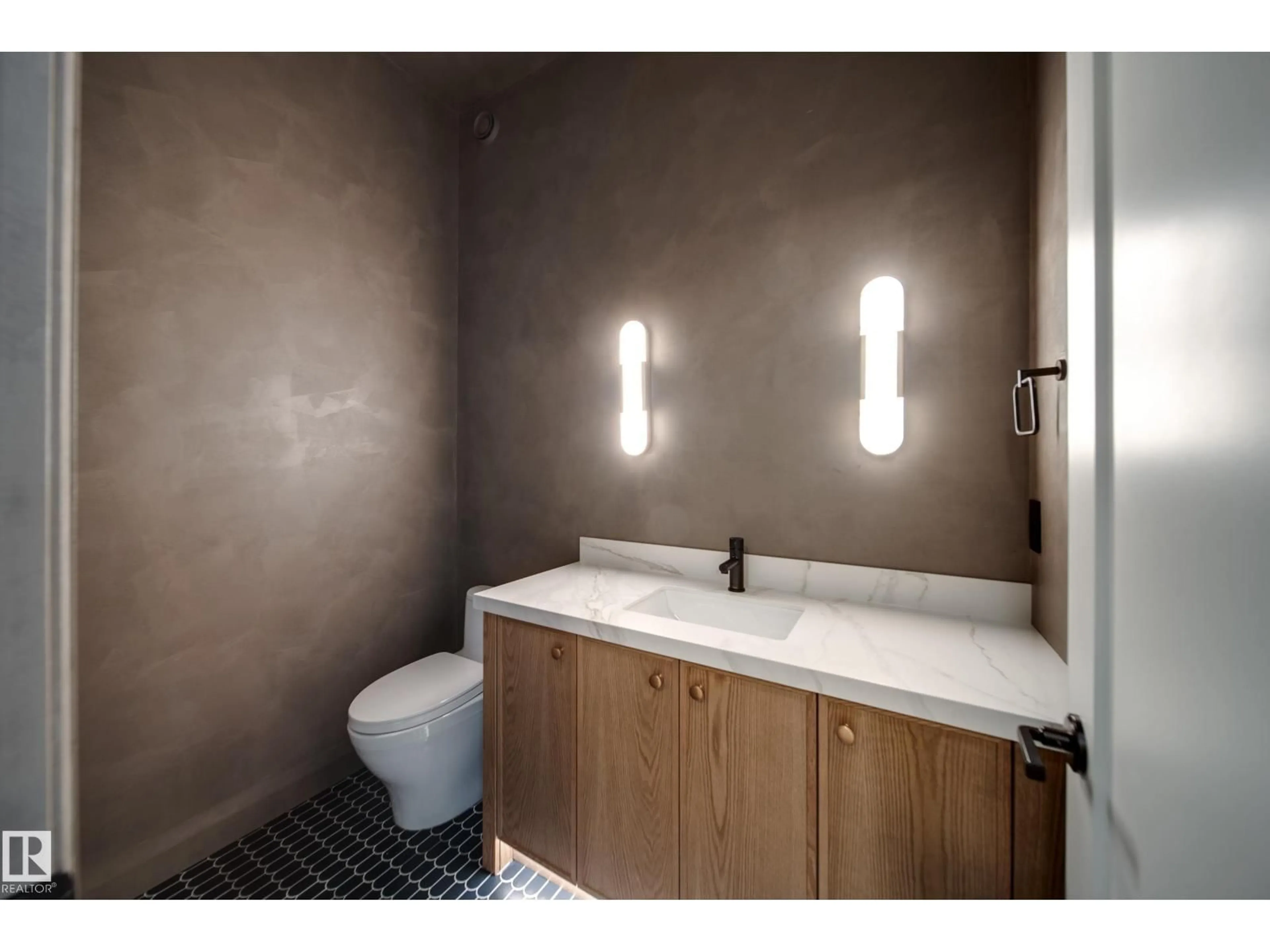 Standard bathroom, ceramic/tile floor for 5605 CAUTLEY COVE CV, Edmonton Alberta T6W4P7