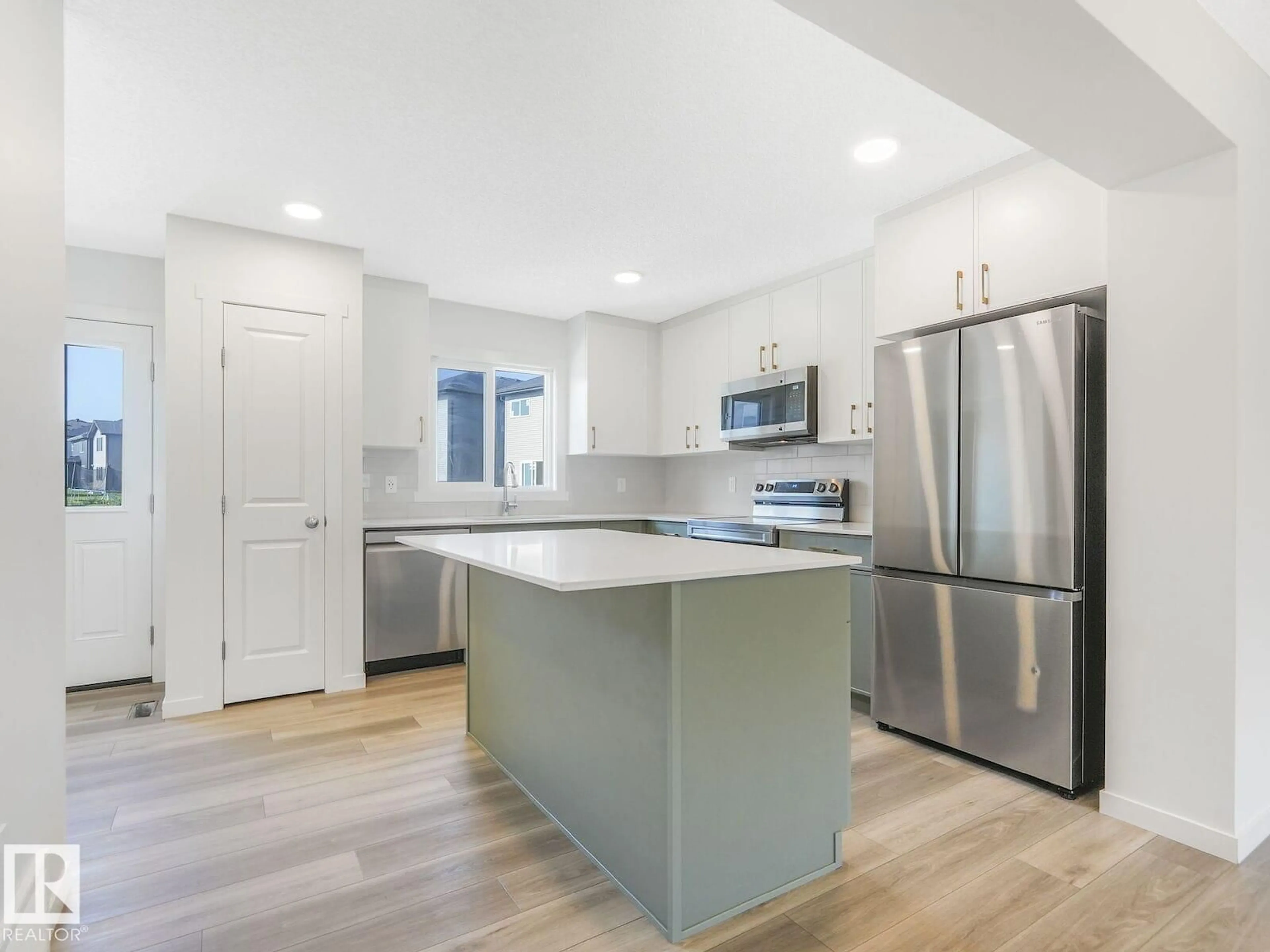 Open concept kitchen, unknown for 1173 ASTER BV, Edmonton Alberta T6T2S3