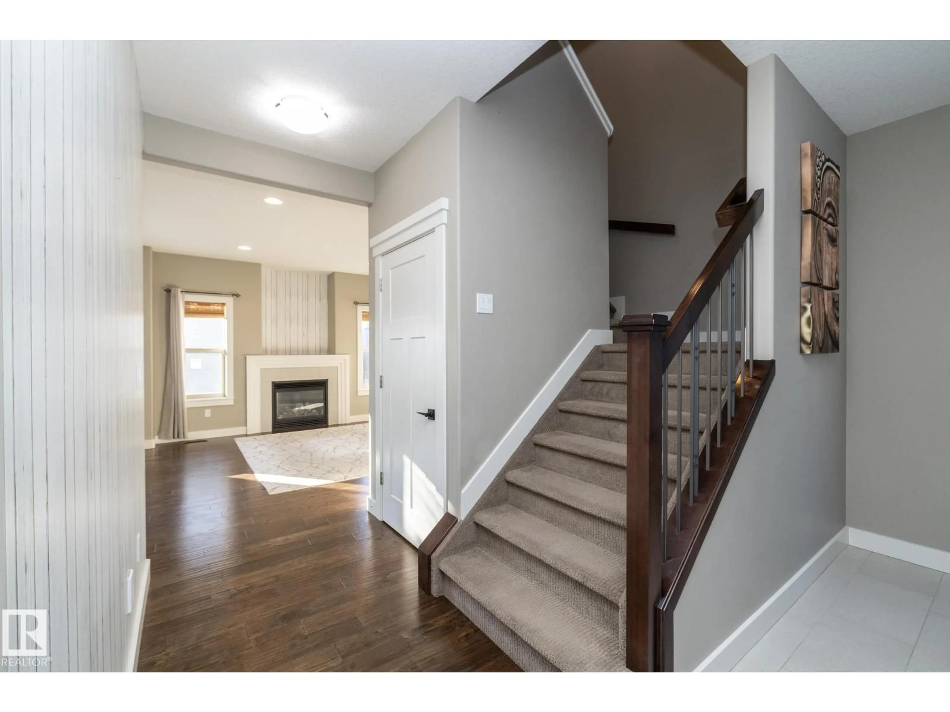 Indoor entryway for 8602 - 86 SOUTHFORT BV, Fort Saskatchewan Alberta T8L0E7