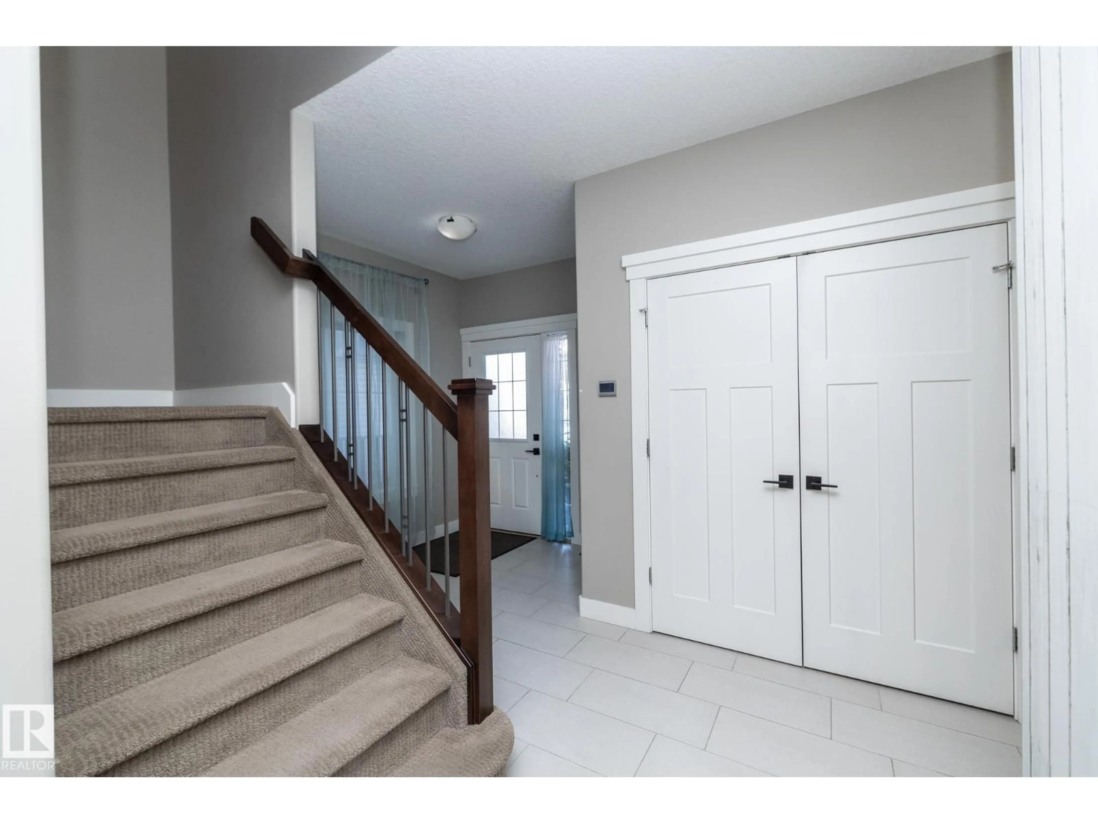 Indoor entryway for 8602 - 86 SOUTHFORT BV, Fort Saskatchewan Alberta T8L0E7