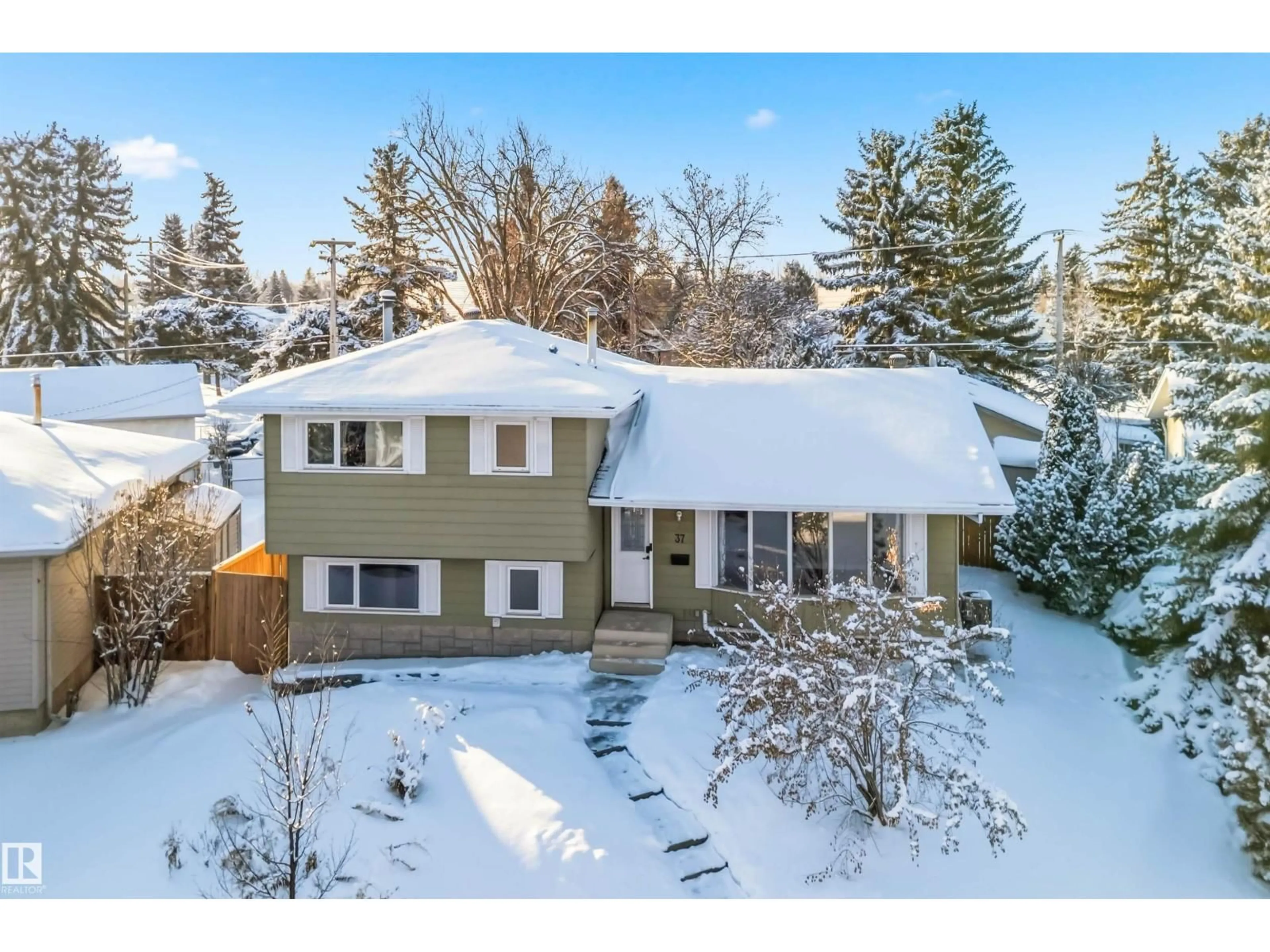 A pic from outside/outdoor area/front of a property/back of a property/a pic from drone, street for 37 DEVONIAN, Devon Alberta T9G1N8