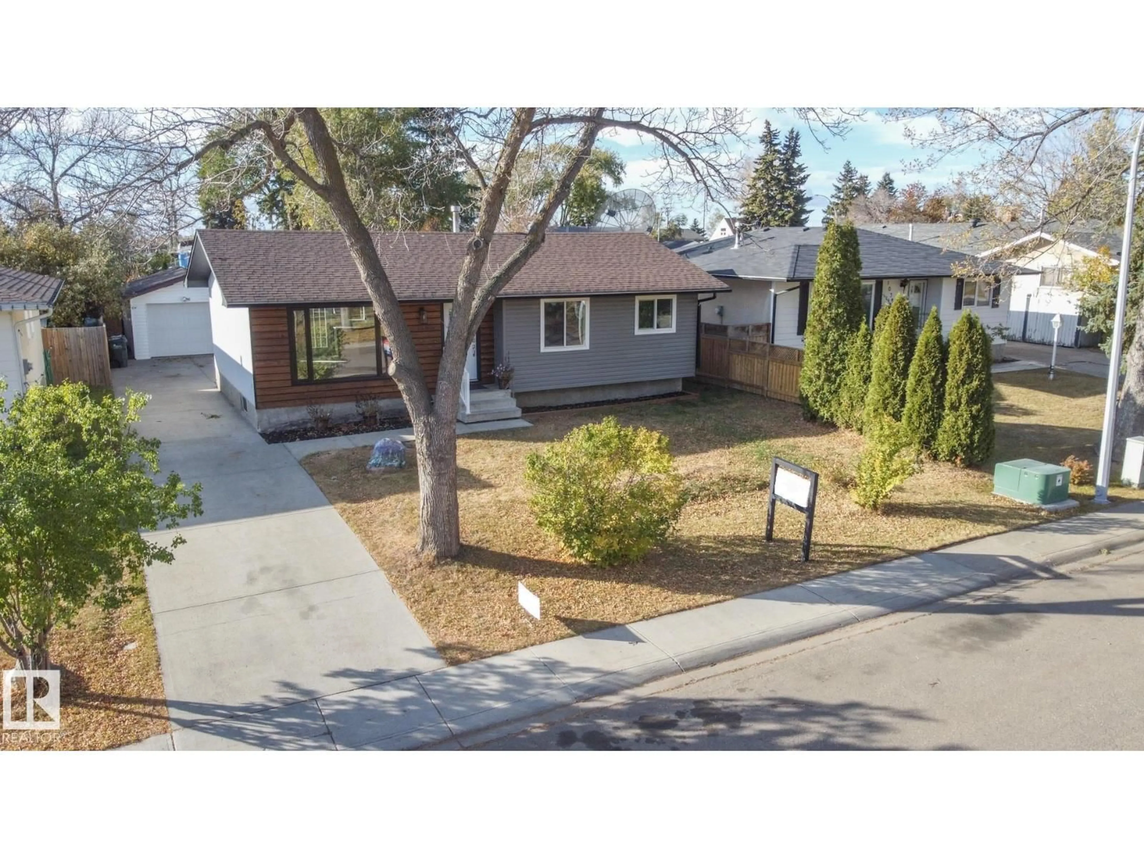 A pic from outside/outdoor area/front of a property/back of a property/a pic from drone, street for 1032 MONY PENNY CR, Sherwood Park Alberta T8A1C3