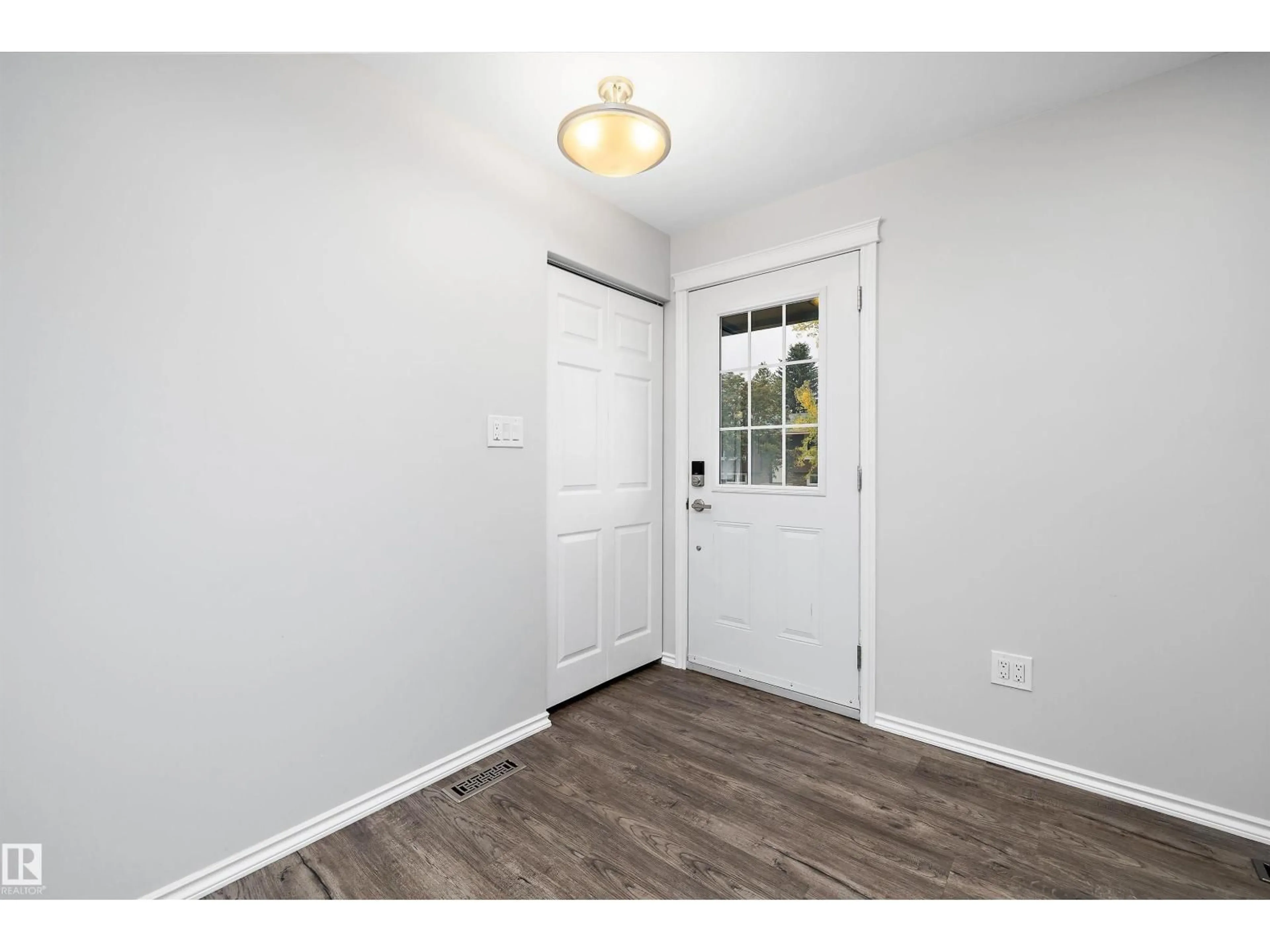 Indoor entryway for 1032 MONY PENNY CR, Sherwood Park Alberta T8A1C3