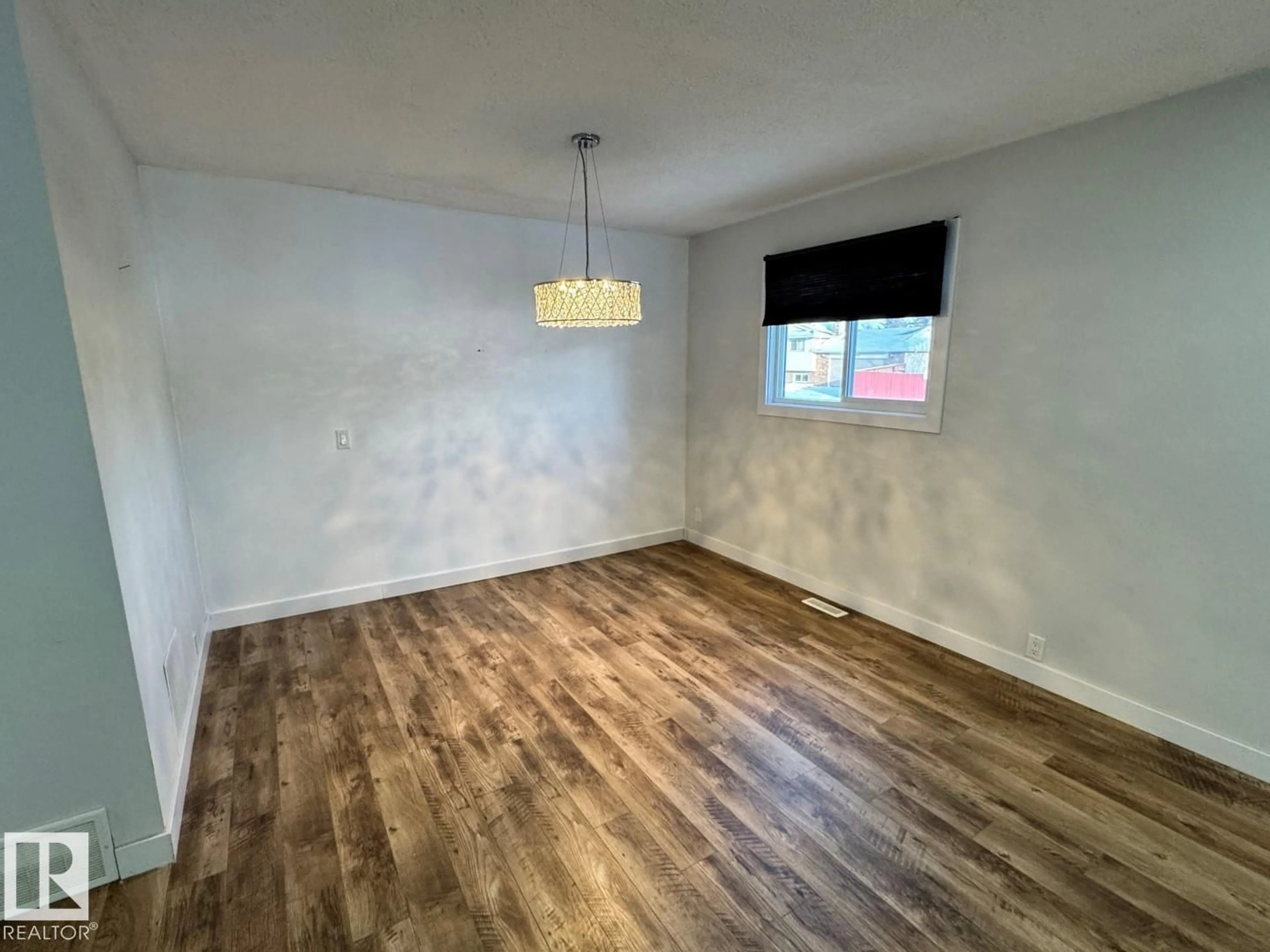 A pic of a room for 18404 66 AV, Edmonton Alberta T5T2M2
