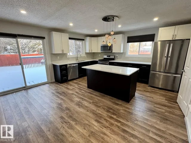 18404 66 AV, Edmonton 4