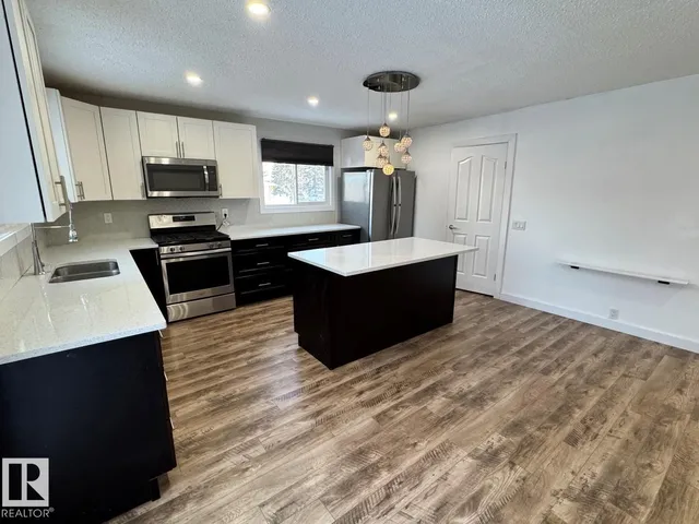 18404 66 AV, Edmonton 5