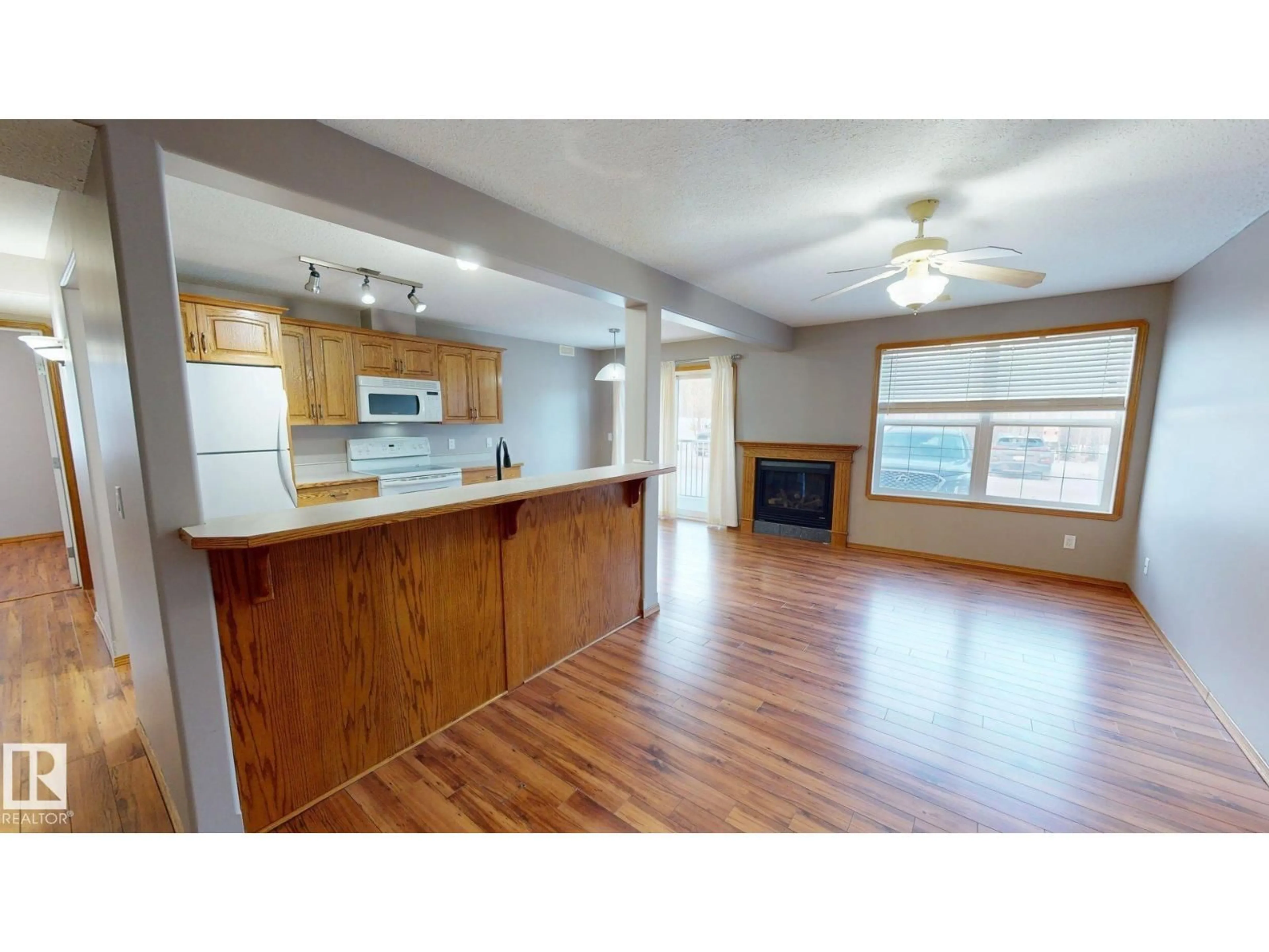 Unknown for 103 - 4102 50 AV, Drayton Valley Alberta T7A0A3