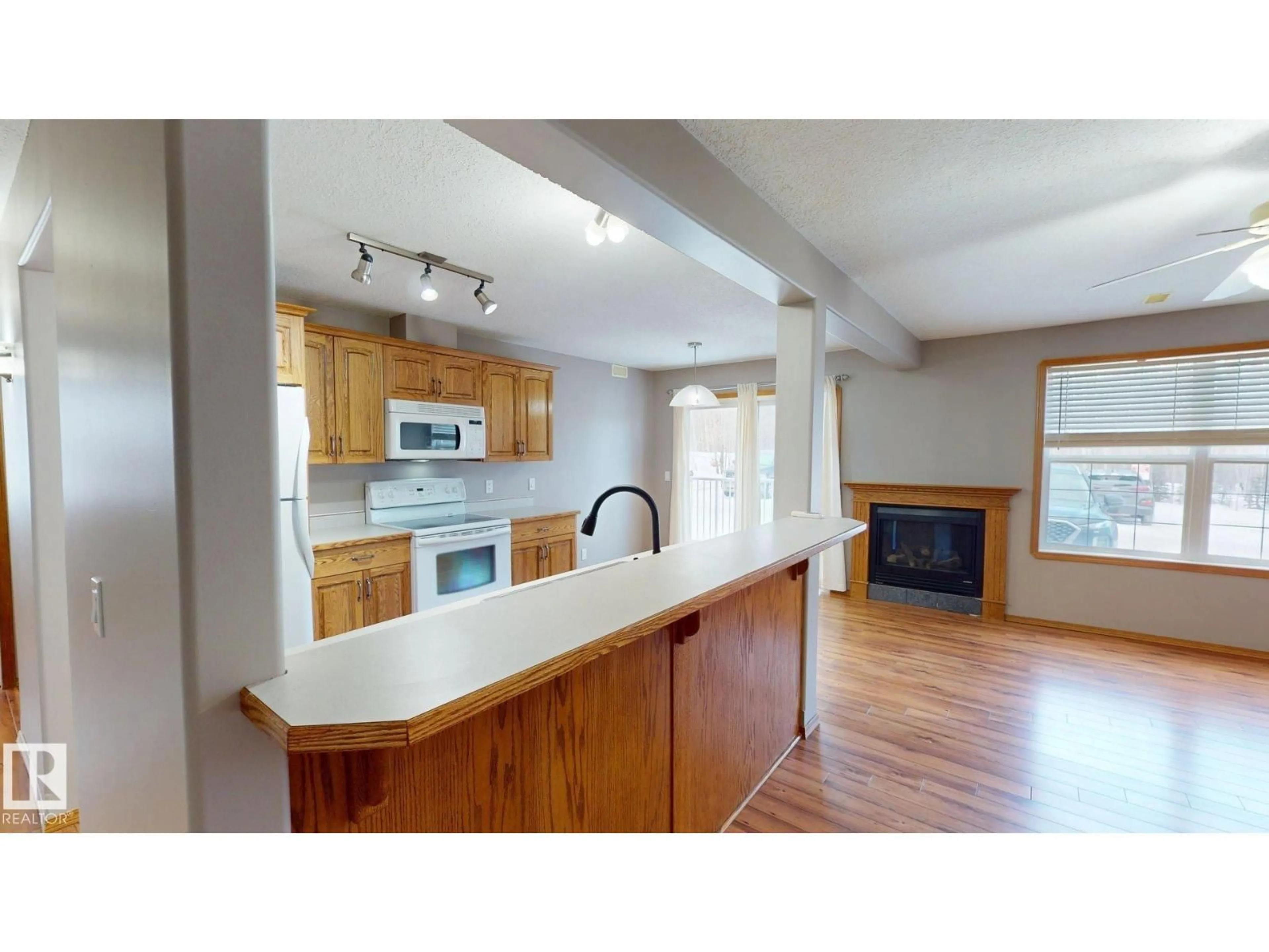 Open concept kitchen, unknown for 103 - 4102 50 AV, Drayton Valley Alberta T7A0A3