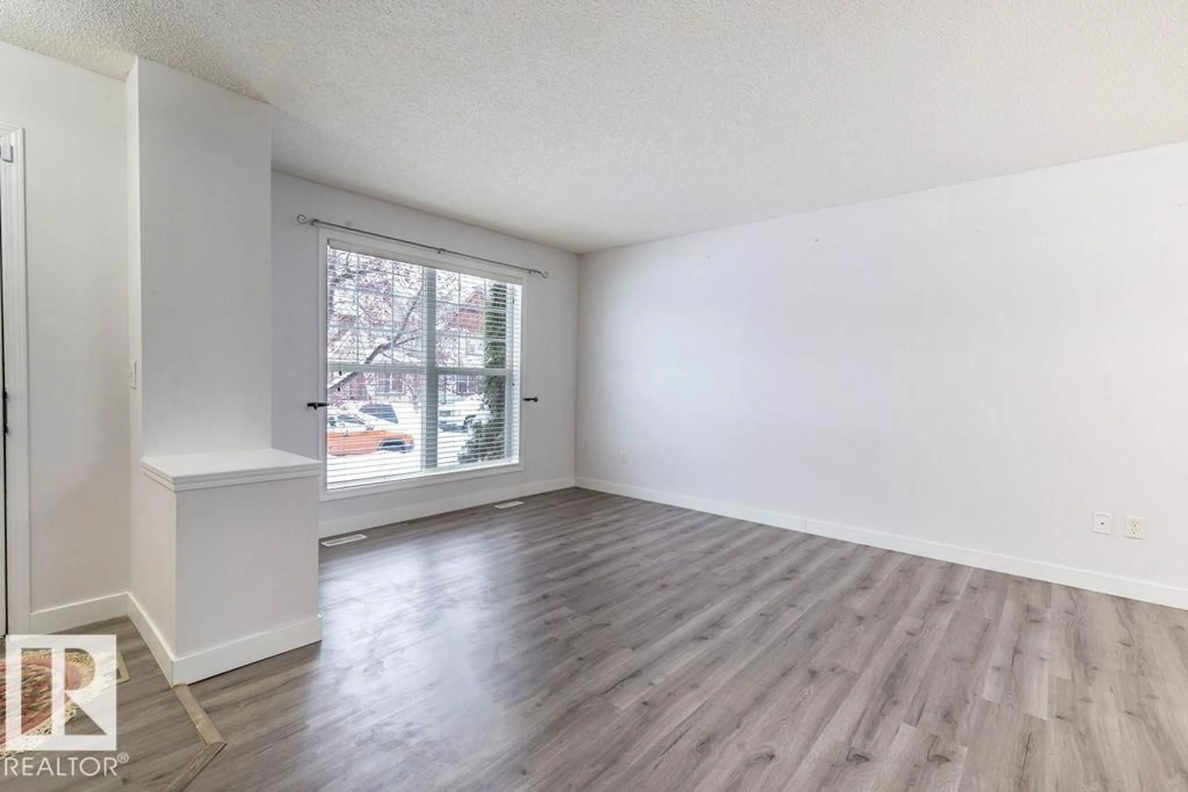 A pic of a room for NW - 5612 202 ST, Edmonton Alberta T6M0B3