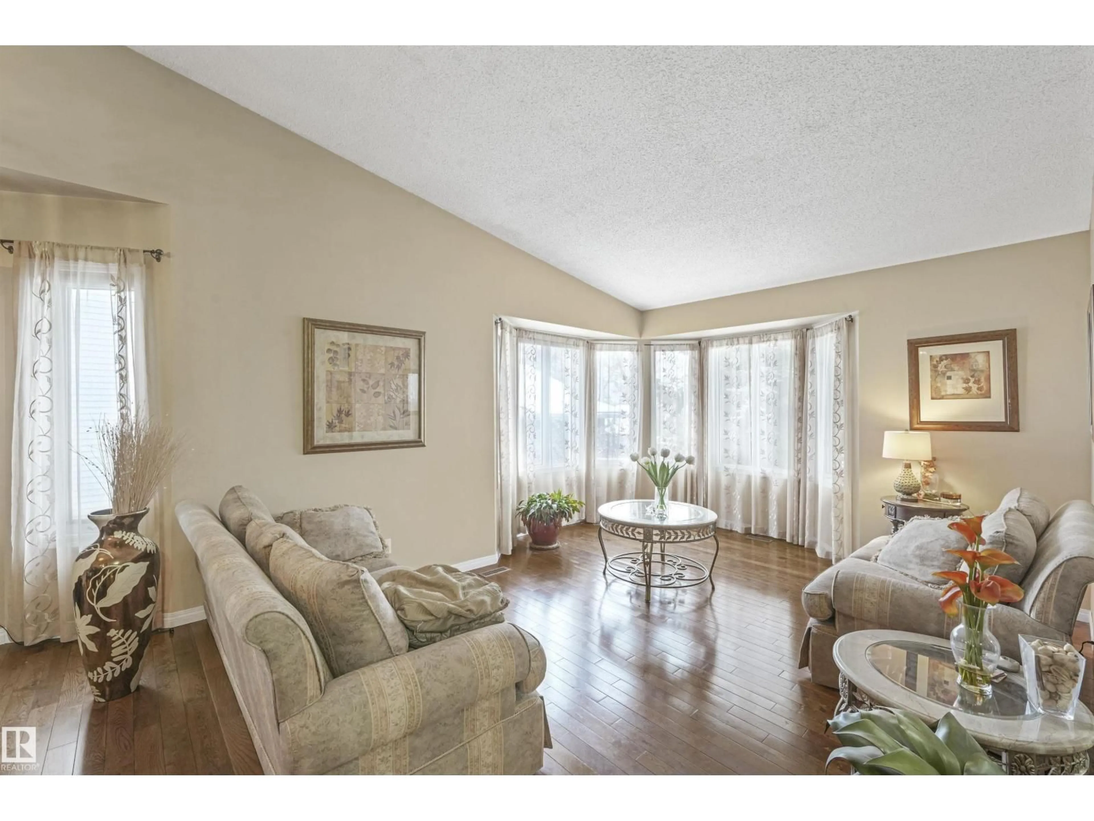 Living room with furniture, unknown for 44 LENNOX DR, St. Albert Alberta T8N4L4
