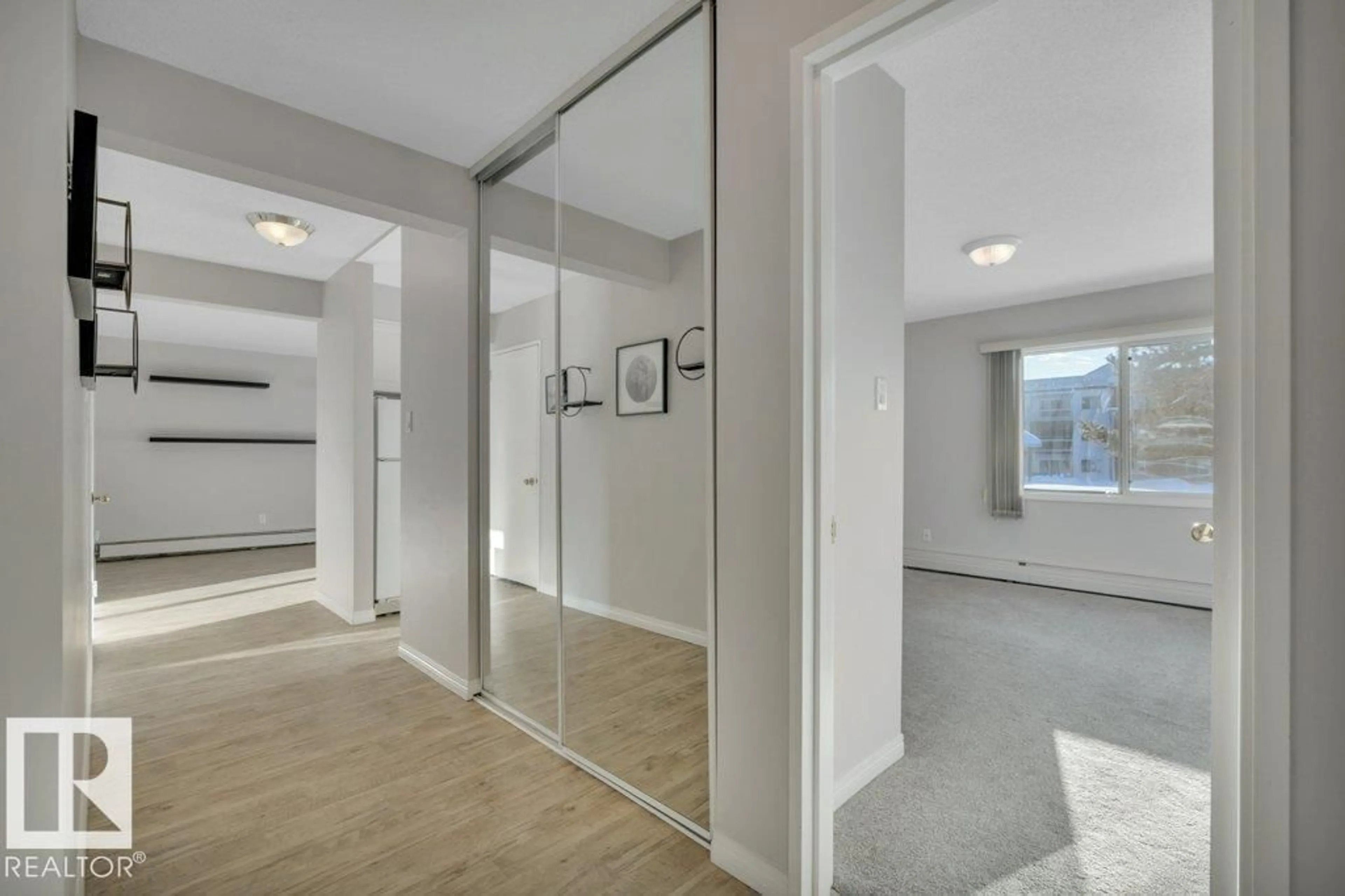 Indoor entryway for #102 - 11455 41 AV, Edmonton Alberta T6J0T9