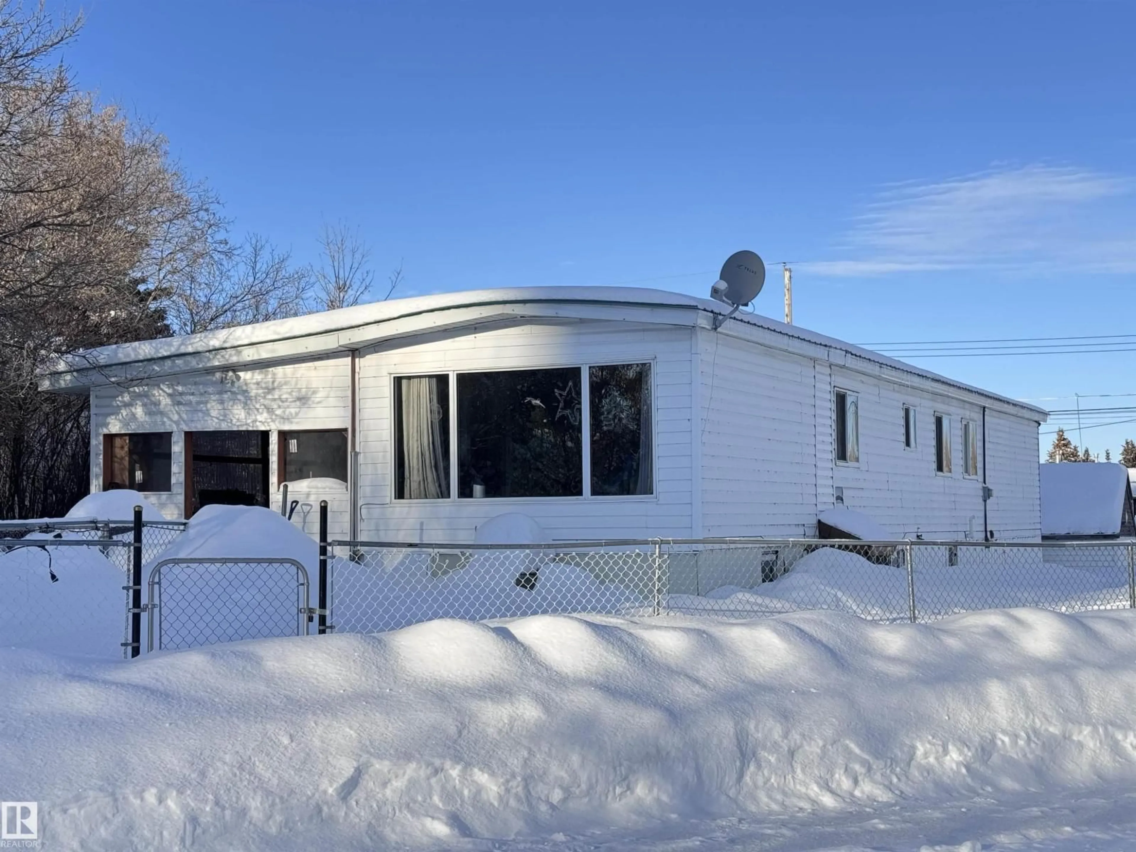 Home with vinyl exterior material, unknown for 9940 110 ST, Westlock Alberta T7P1N5