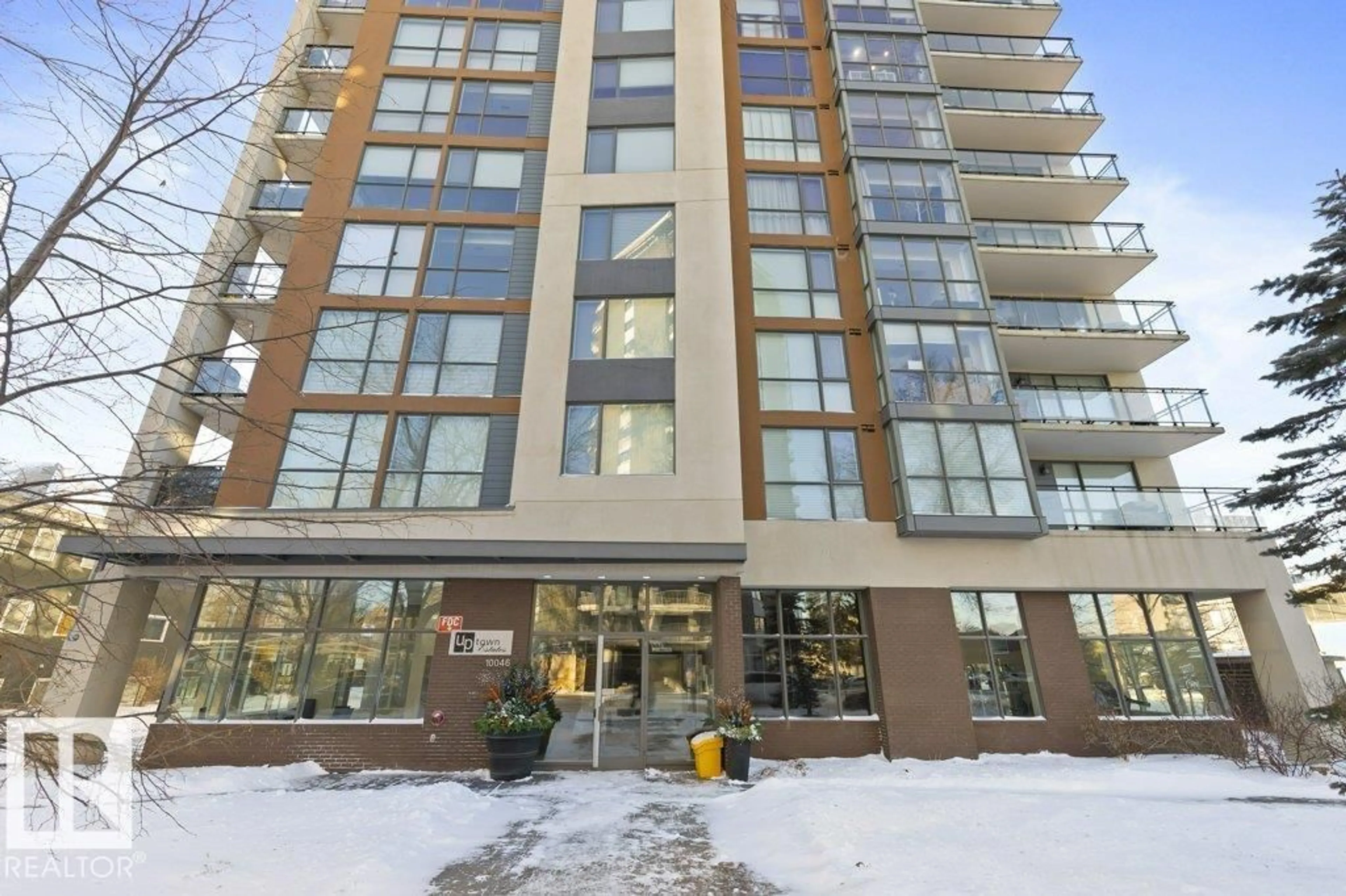 Indoor foyer for #1104 - 10046 117 ST, Edmonton Alberta T5K1K2