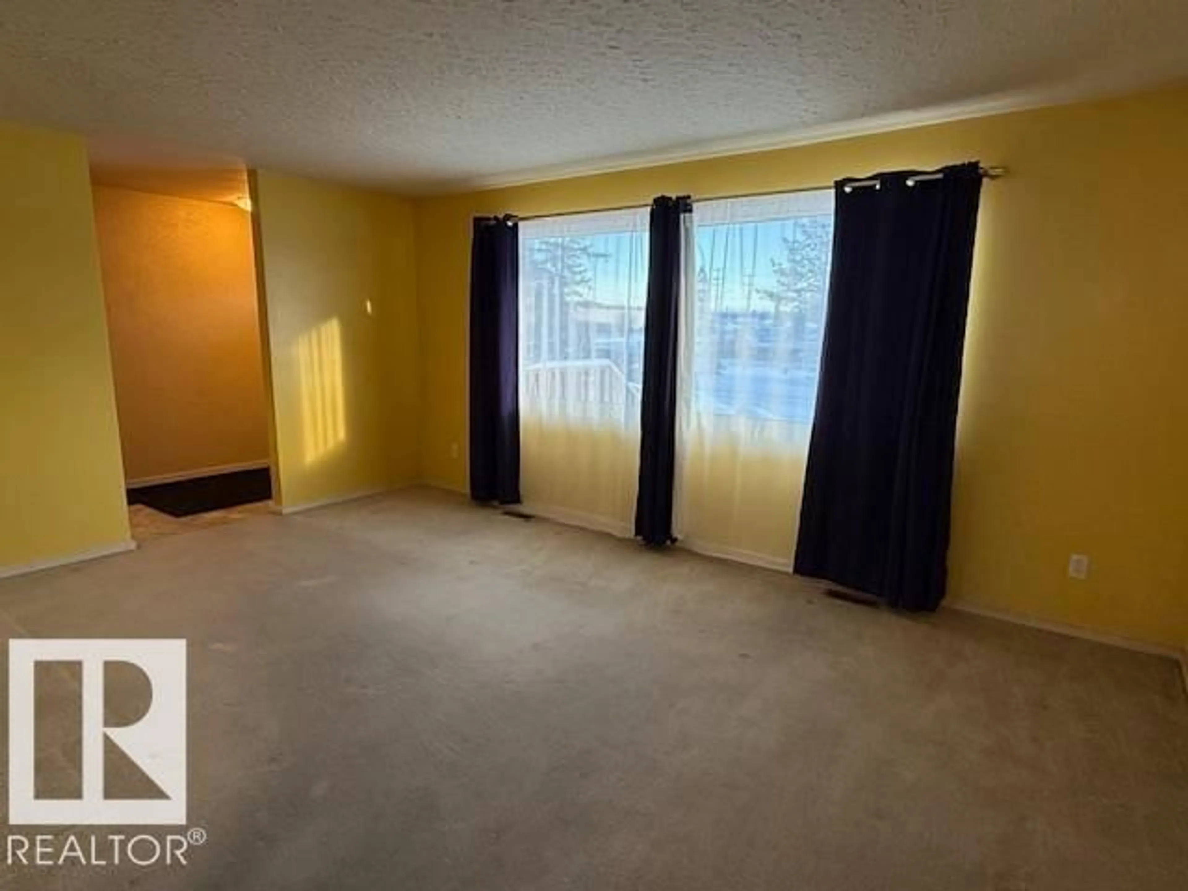 A pic of a room for 7712 ARGYLL RD, Edmonton Alberta T6C4A8