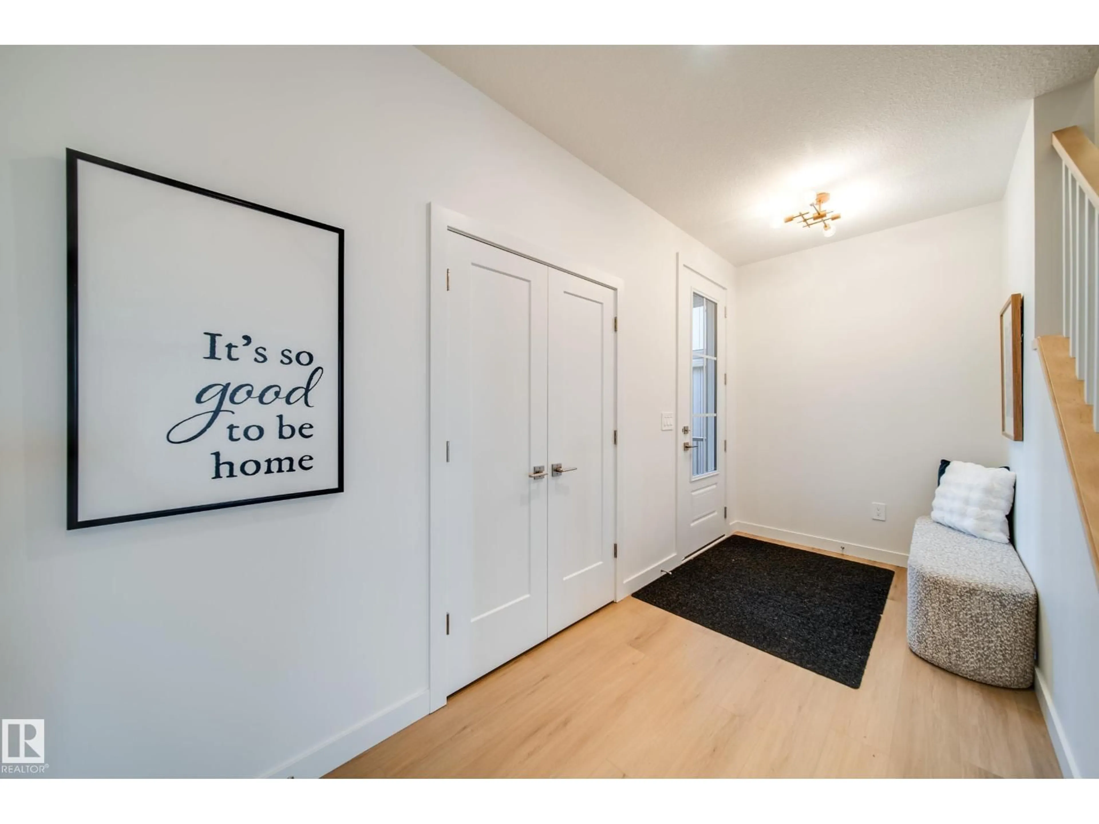 Indoor entryway for 2 CLOUTIER CL, St. Albert Alberta T8T2C9