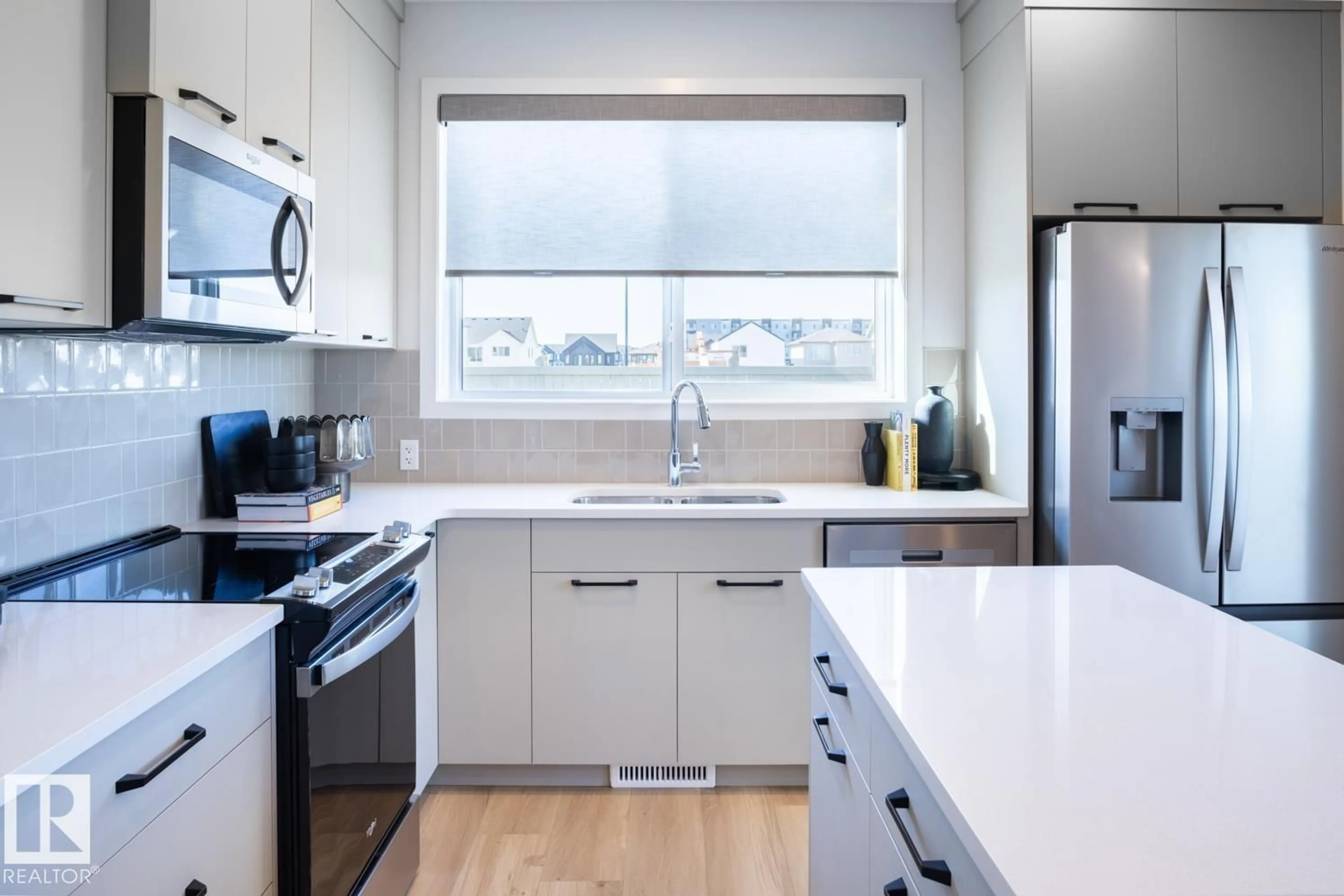 Contemporary kitchen, unknown for 907 ROWAN WY, Edmonton Alberta T6X3H6