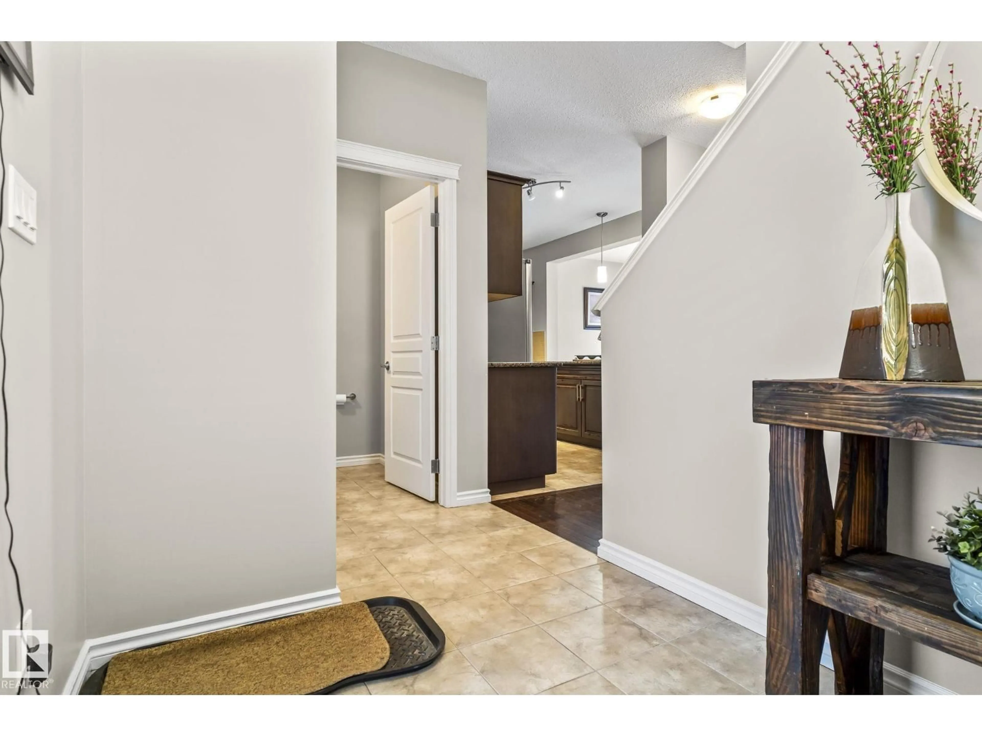 Indoor entryway for 5734 175AAVE NW, Edmonton Alberta T5Y0T7