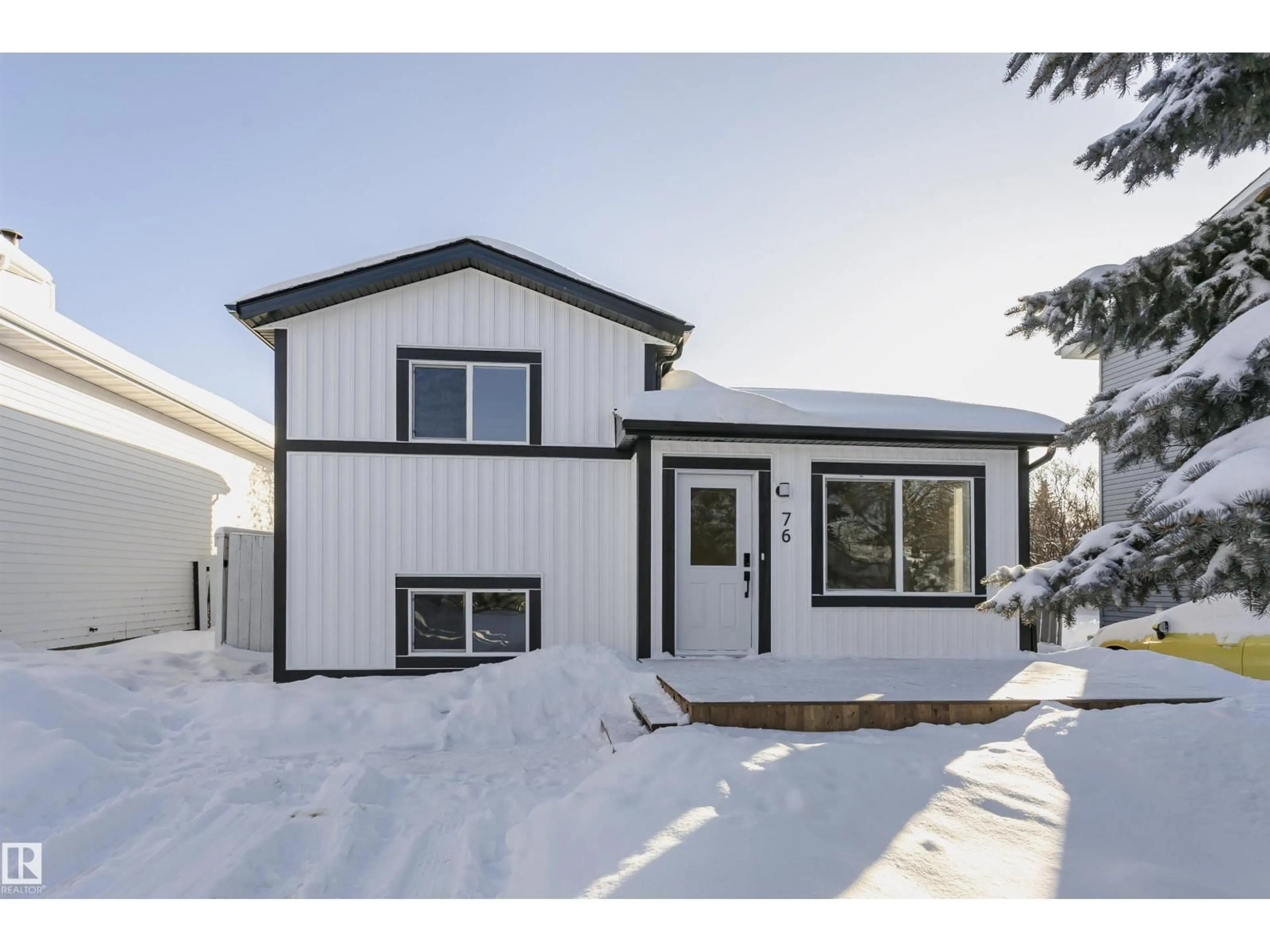 Home with vinyl exterior material, street for 76 DAYTON CR, St. Albert Alberta T8N4Y1