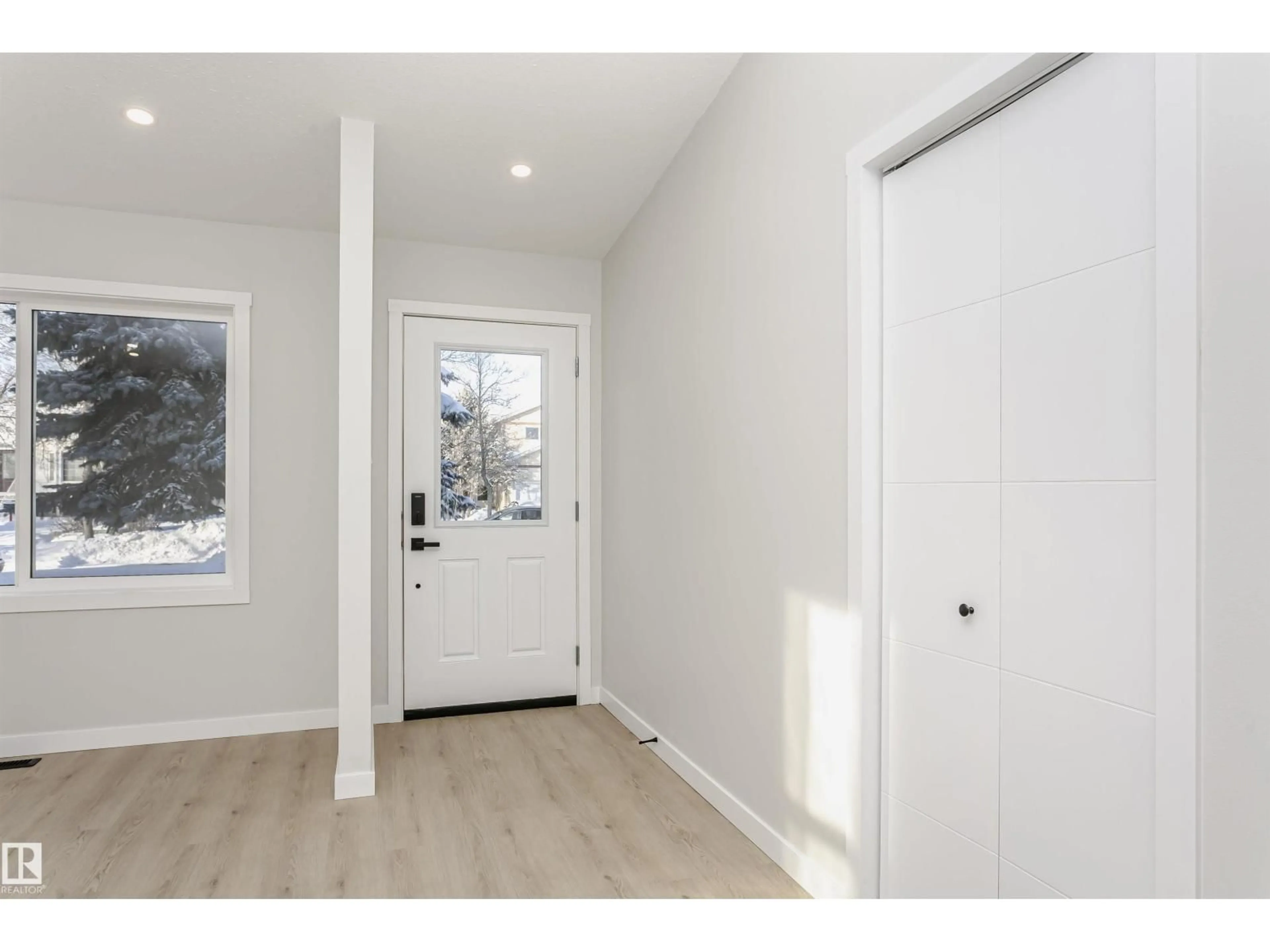 Indoor entryway for 76 DAYTON CR, St. Albert Alberta T8N4Y1